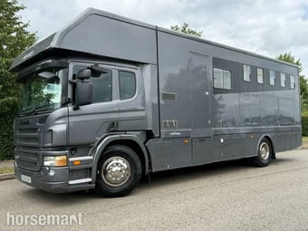 Highbury  Scania 230  Horsebox