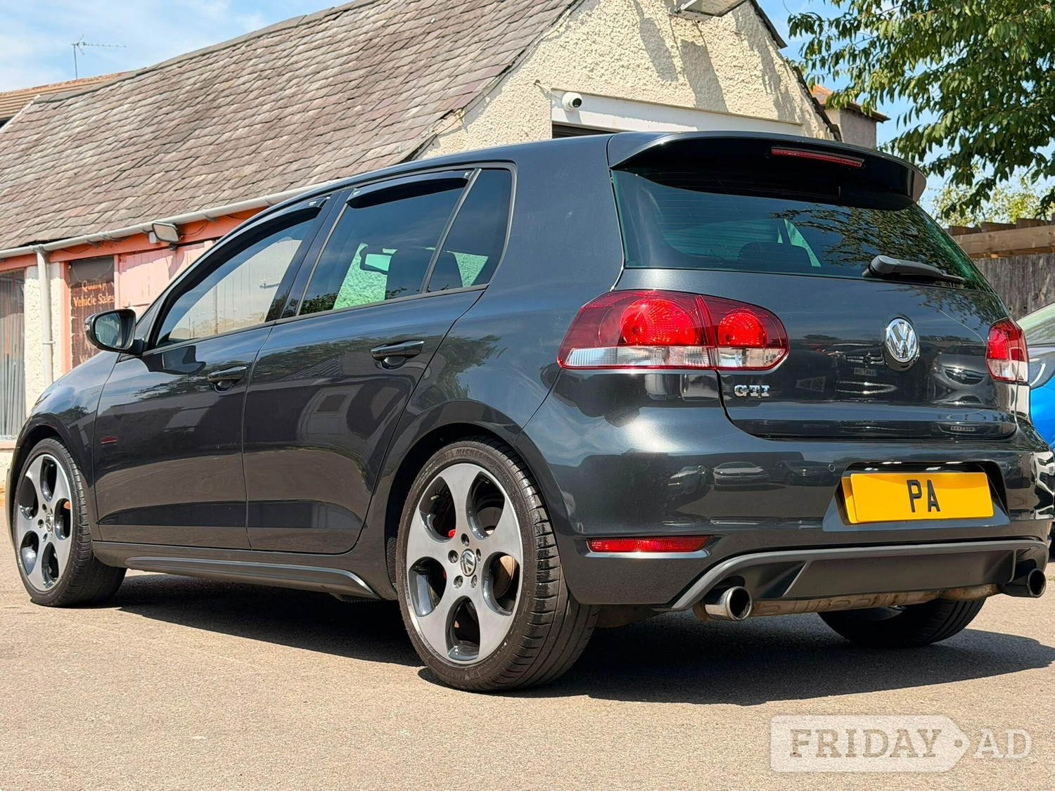 Volkswagen Golf 2010 - Cars