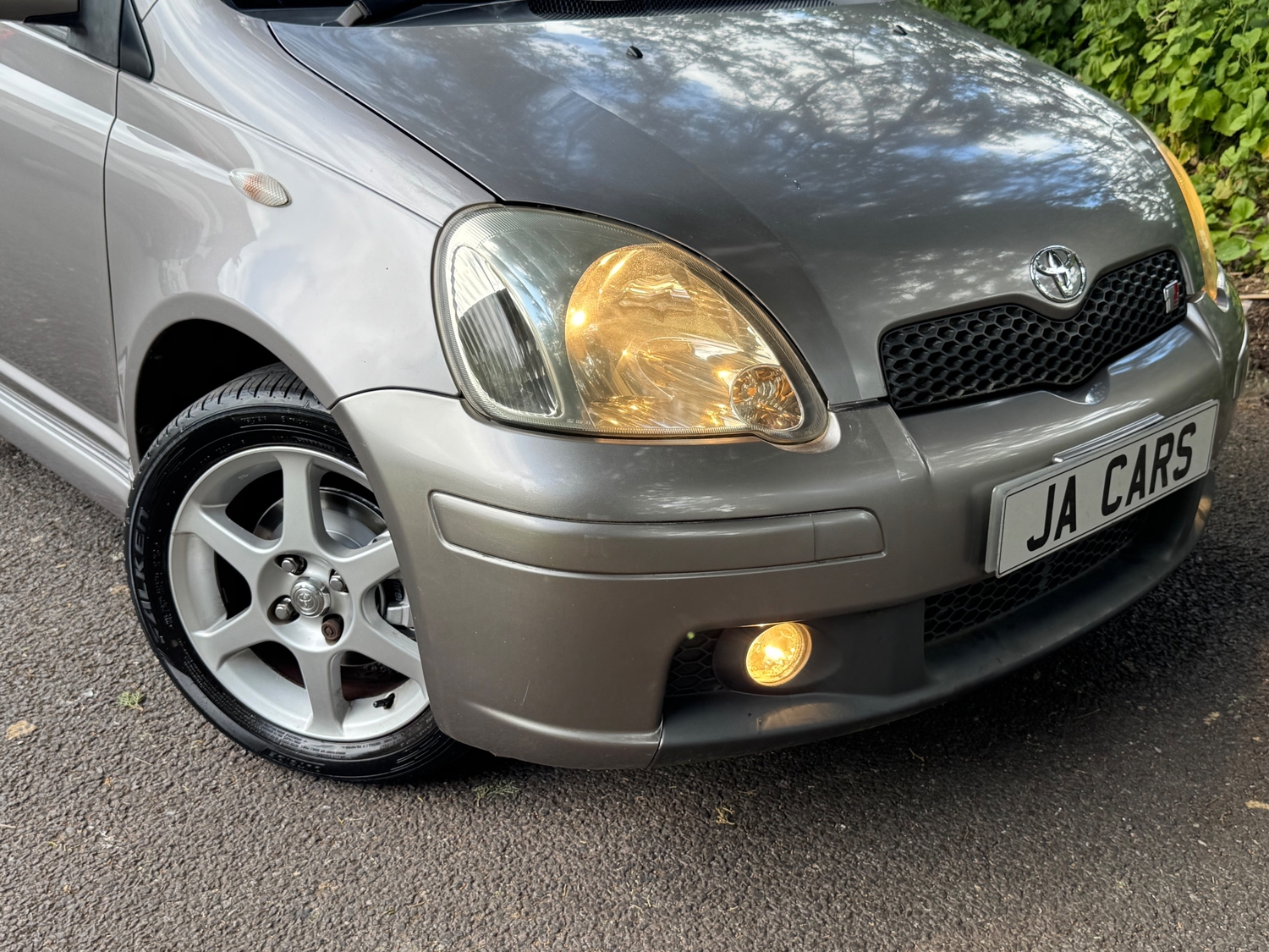Toyota Yaris 2004 - Cars