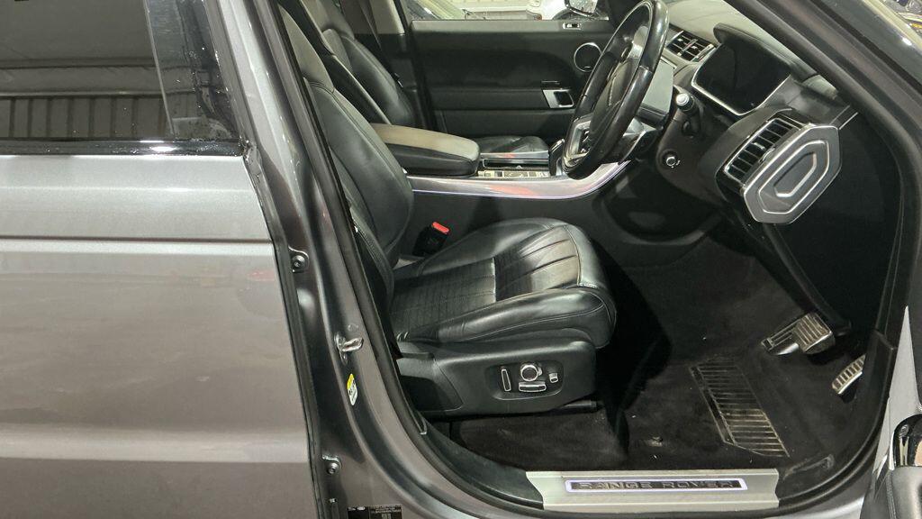 Land Rover Range Rover Sport 2021 - Cars in Addlestone