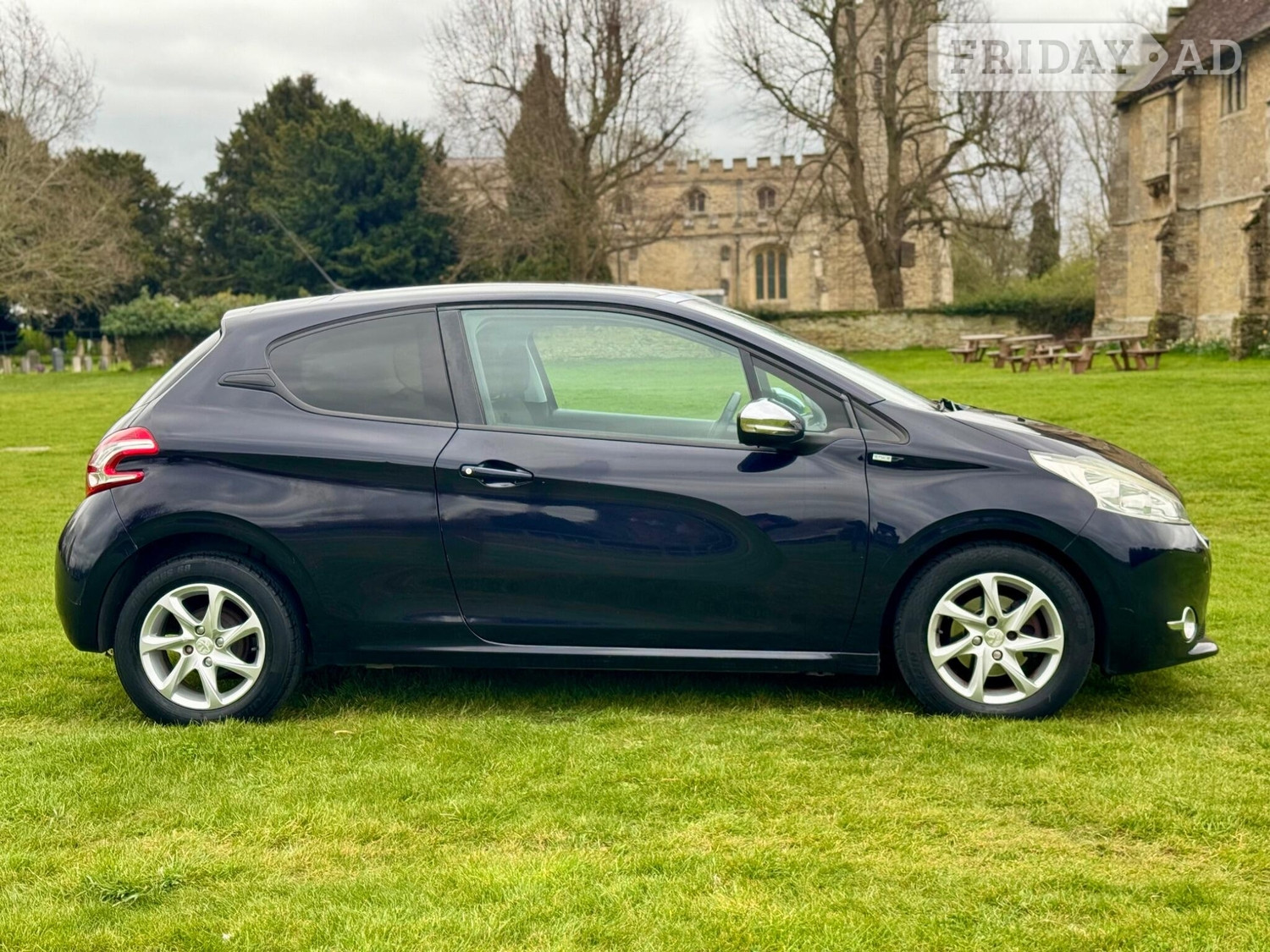 [ berth ]Peugeot 208