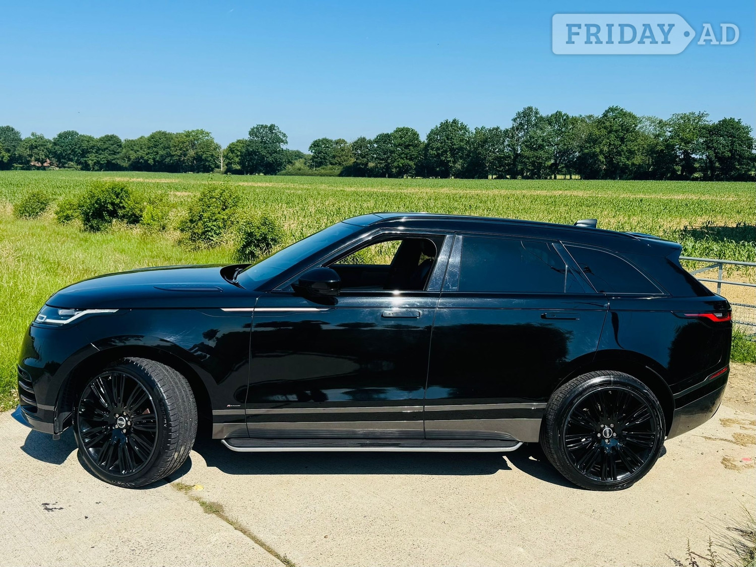 [ berth ]Land Rover Range Rover Velar