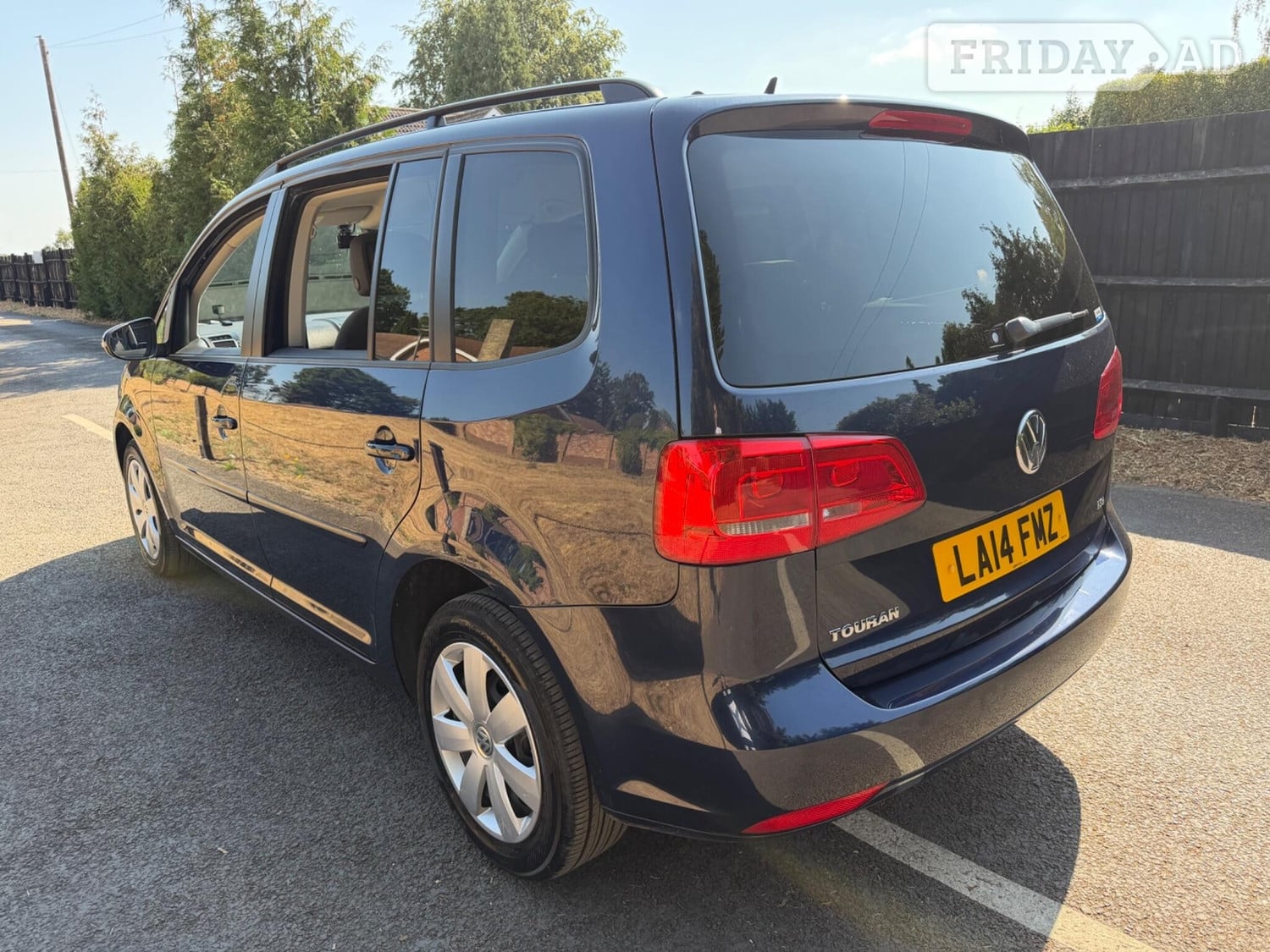 Volkswagen Touran 2014 - Cars in Addlestone