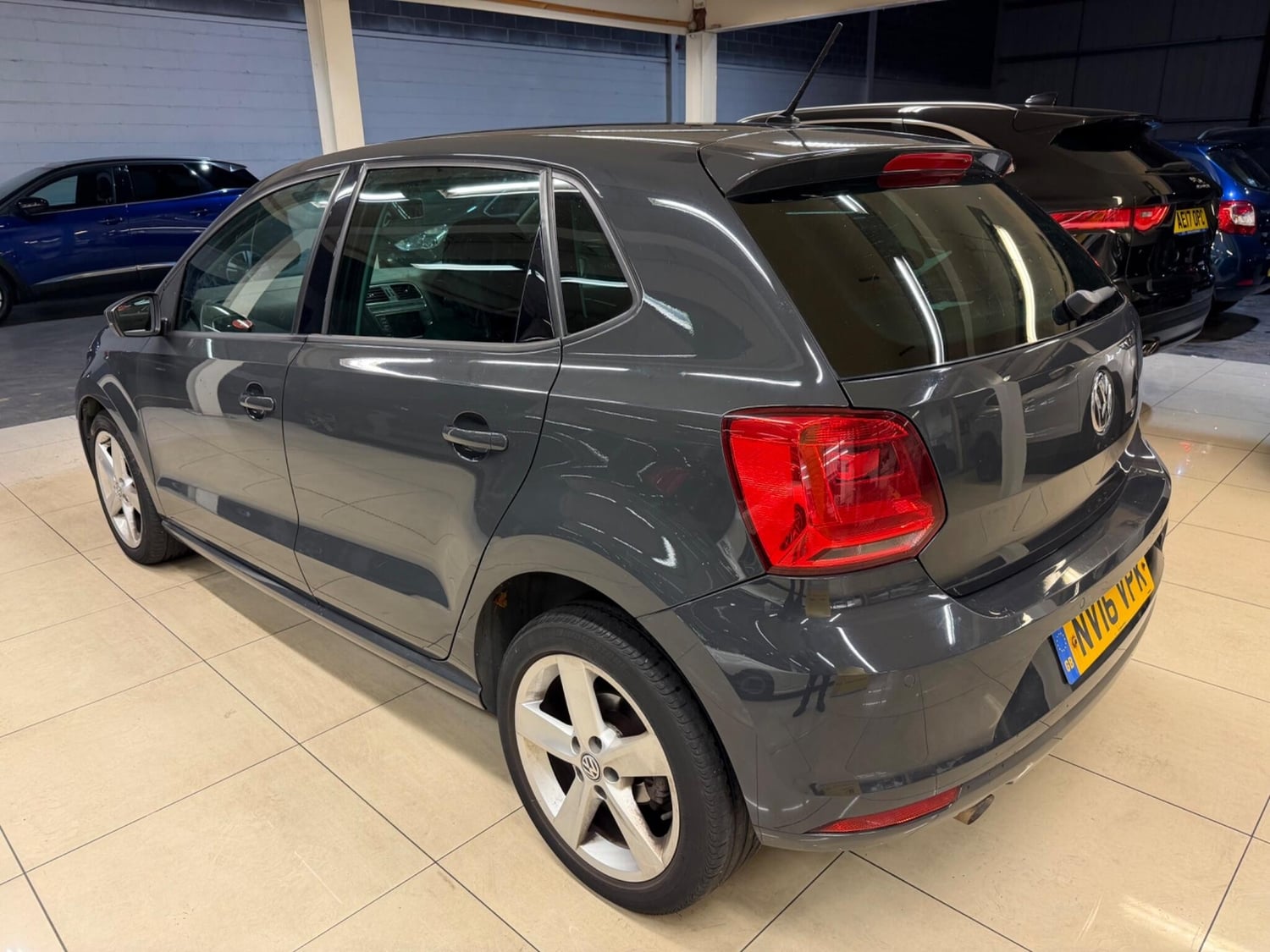 Volkswagen Polo 2016 - Cars