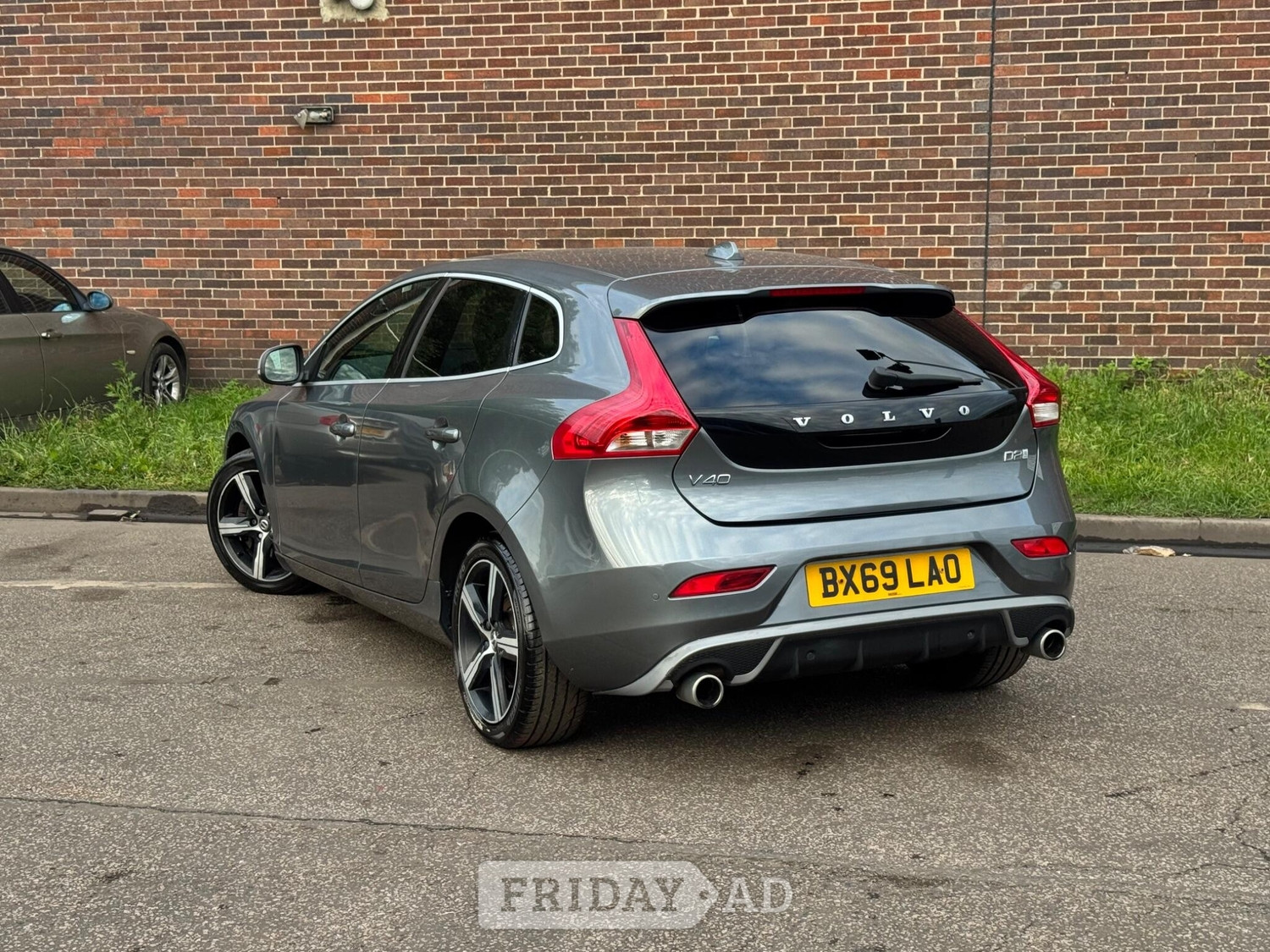 Volvo V40 2019 - Cars in Leeds