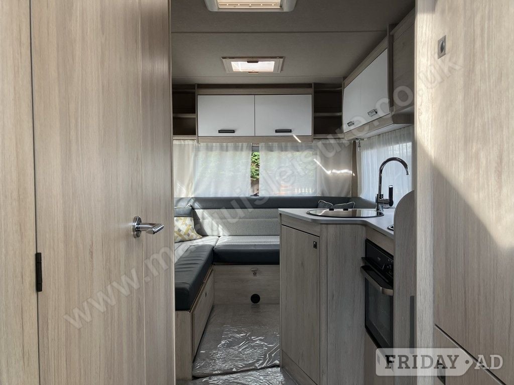 Auto-Trail F-Line F68 2023 for sale - Motorhomes & Caravans in Newbury