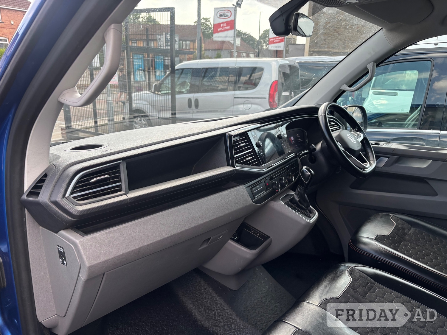 Volkswagen Transporter 2023 - Vans & Commercial Vehicles