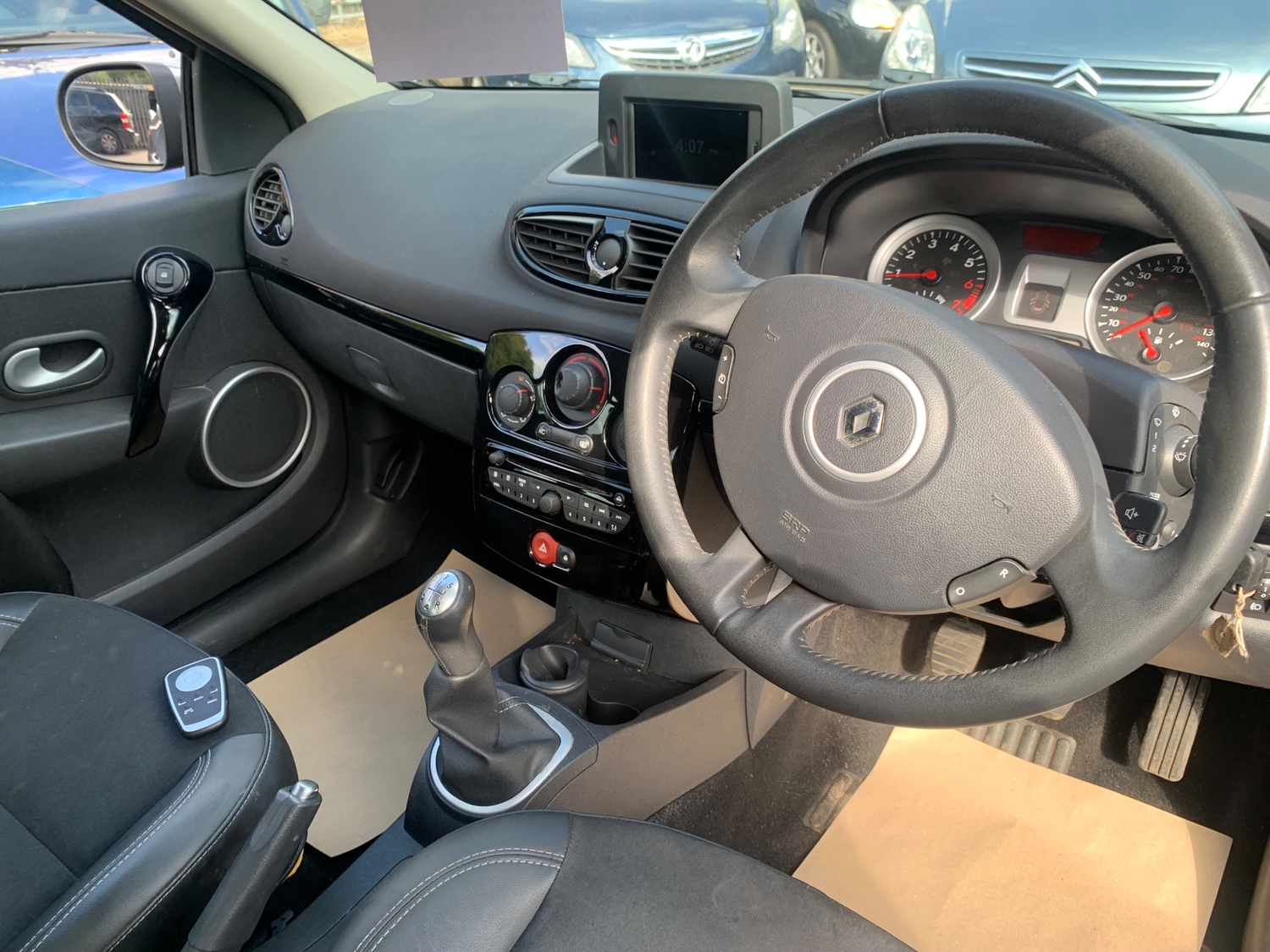 [ berth ]Renault Clio