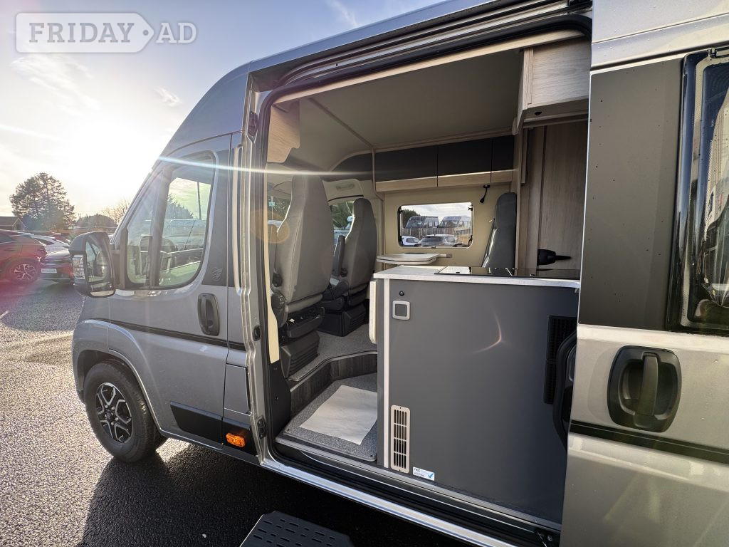 Auto-Trail Expedition 68  for sale - Motorhomes & Caravans in Worcester