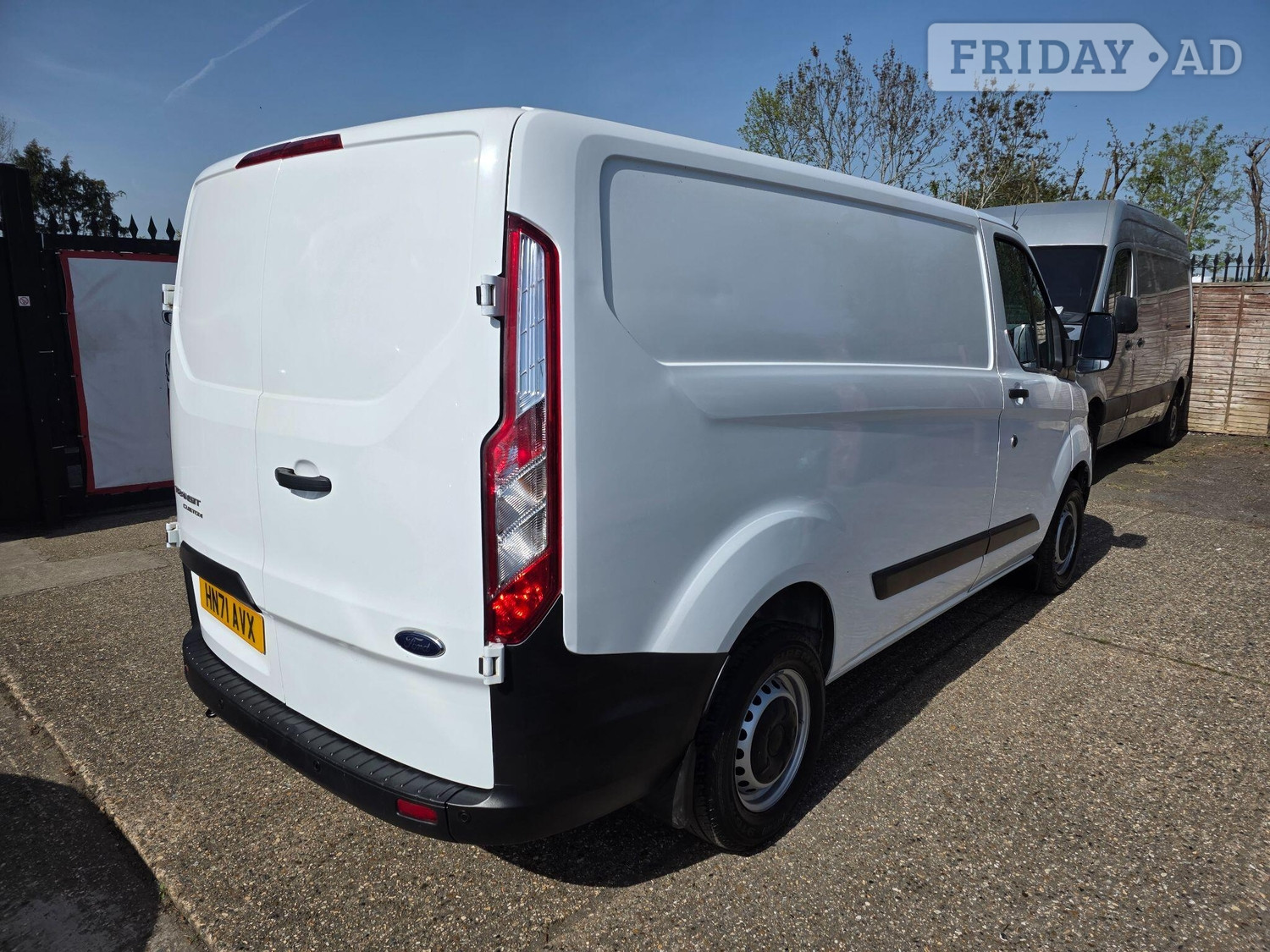 [ berth ]Ford Transit Custom
