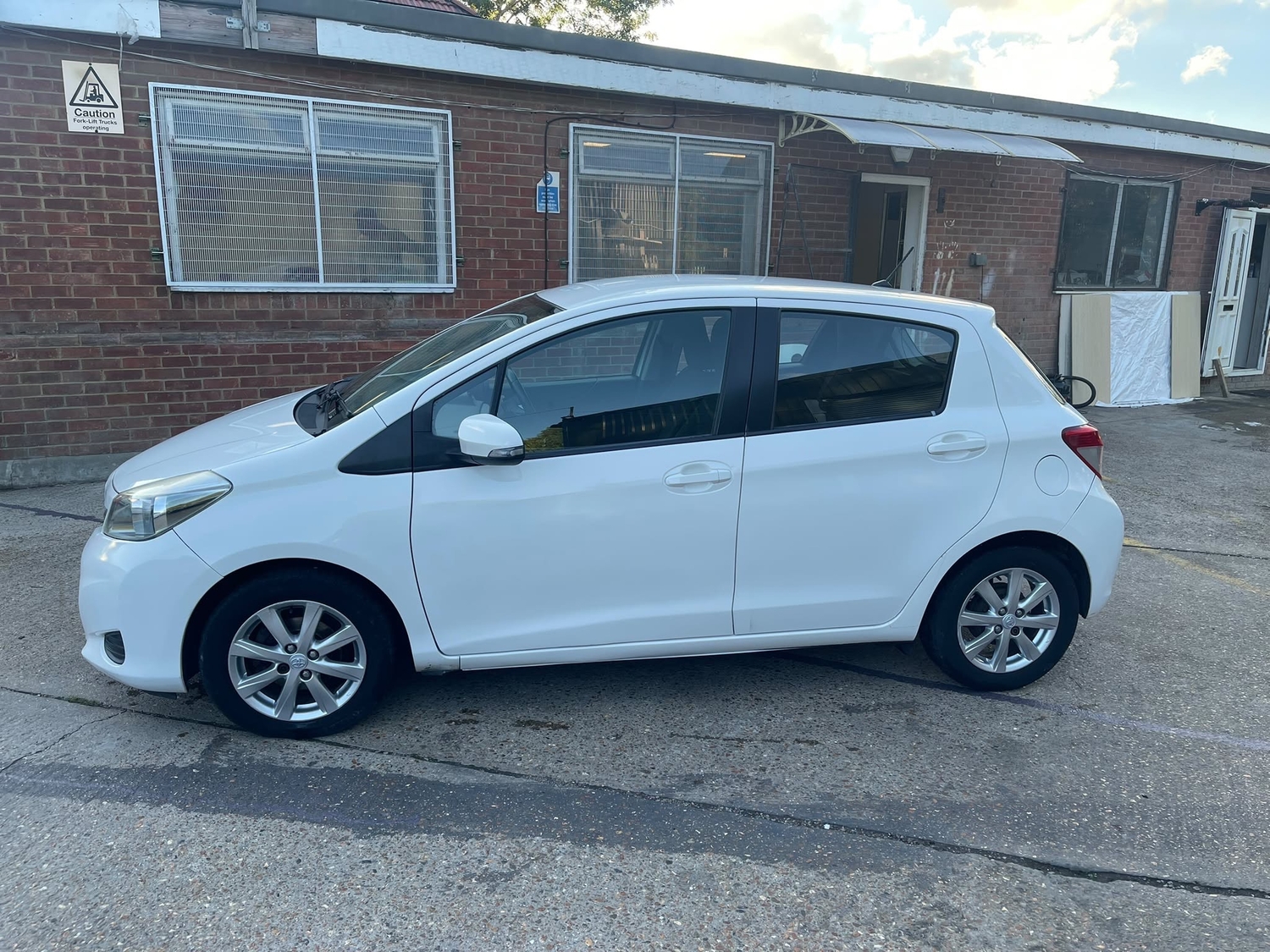Toyota Yaris 2013 - Cars in Brent
