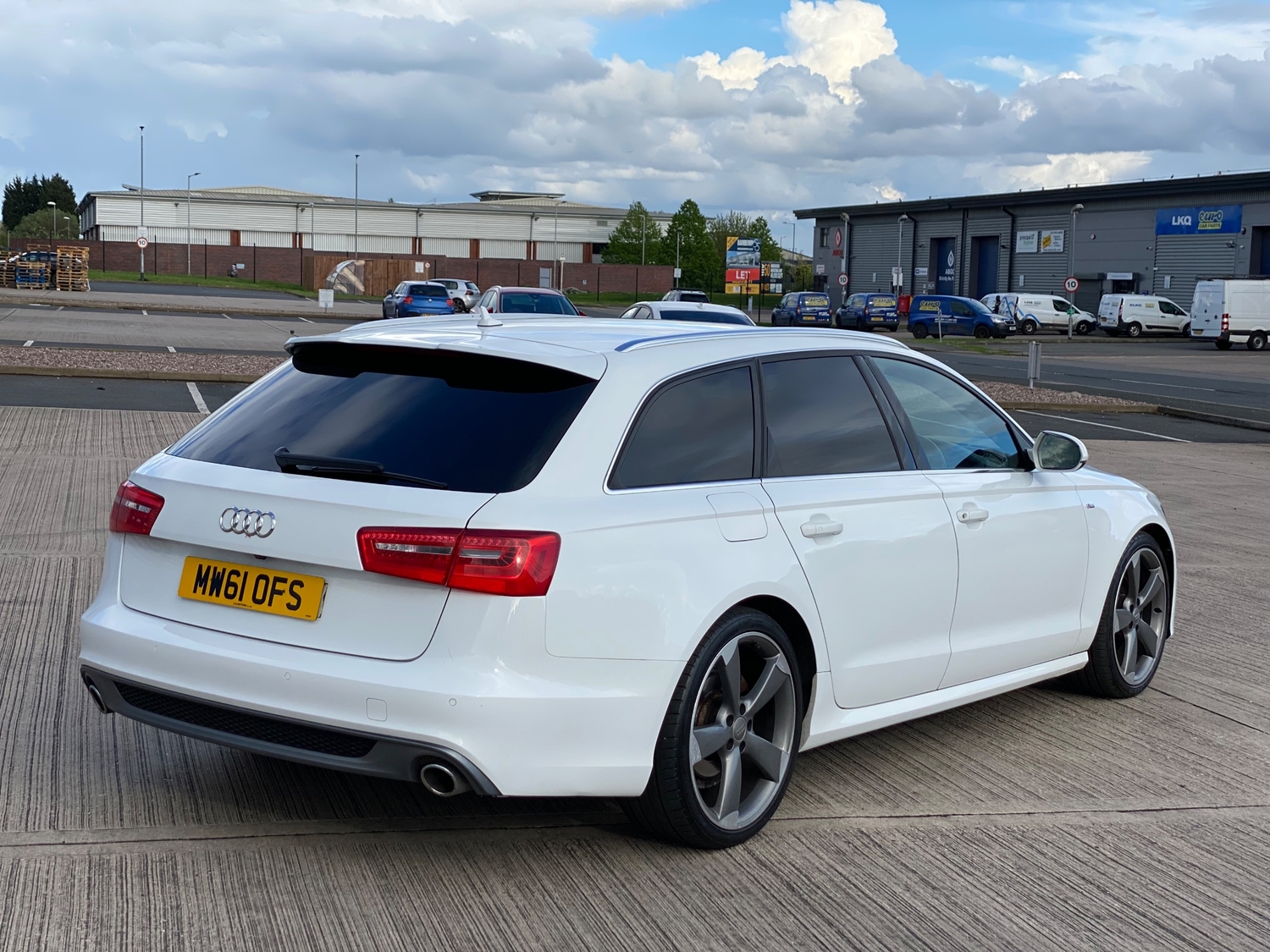 [ berth ]Audi A6 Avant
