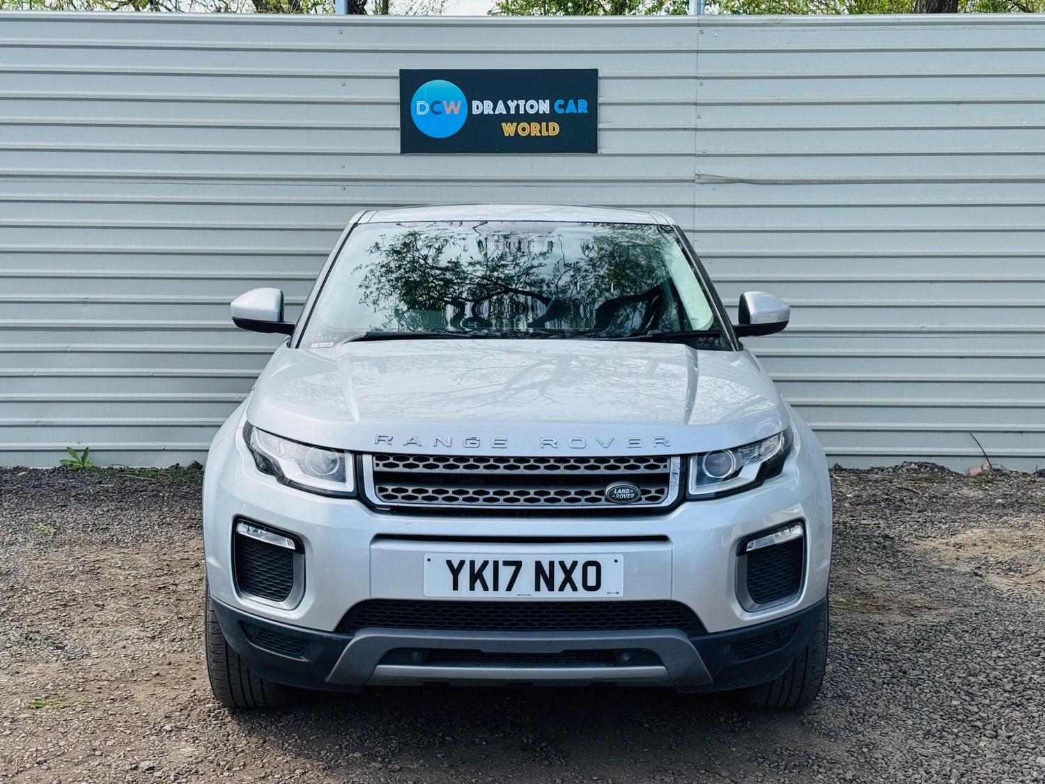 [ berth ]Land Rover Range Rover Evoque