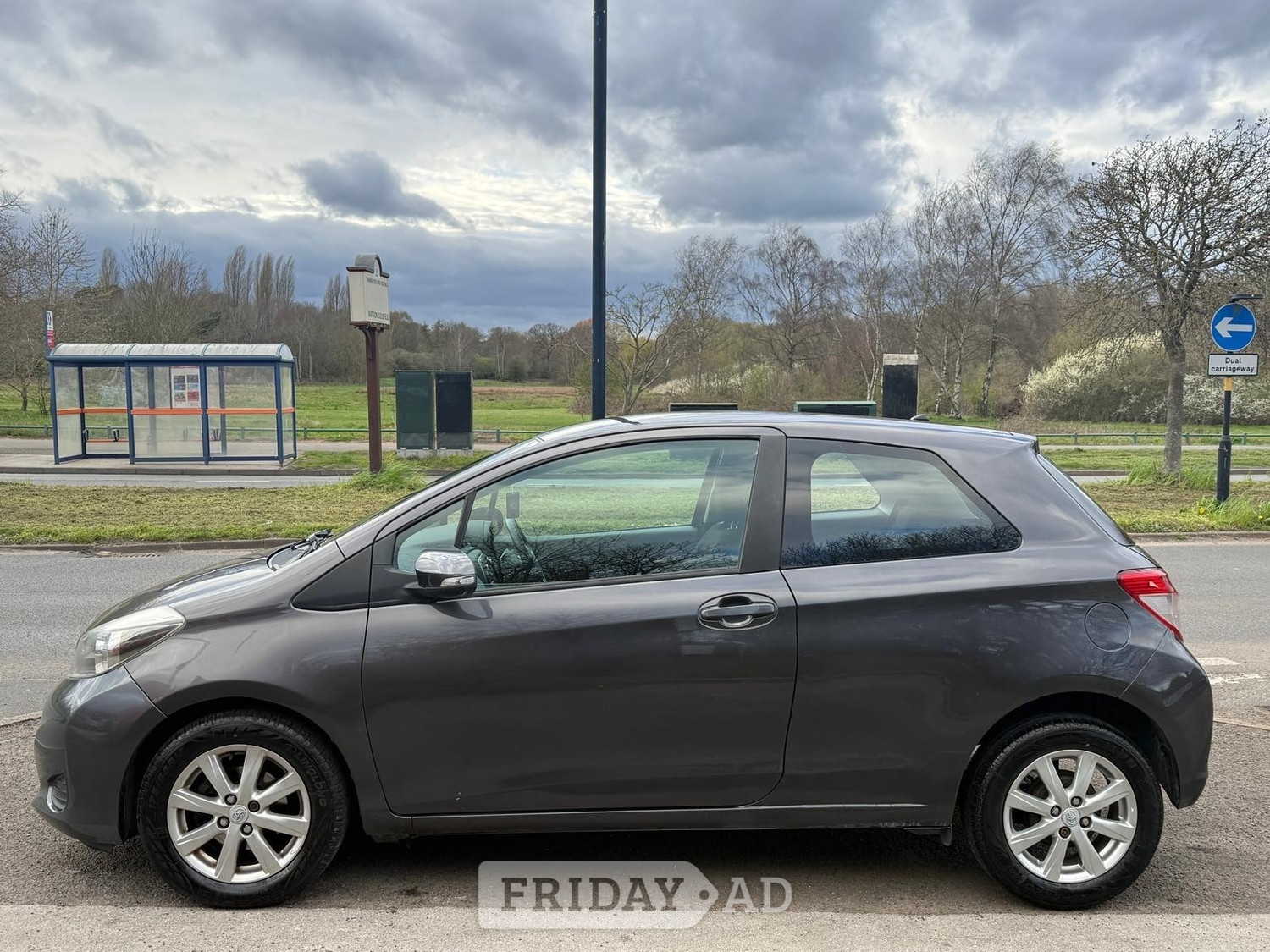 Toyota Yaris 2013 - Cars