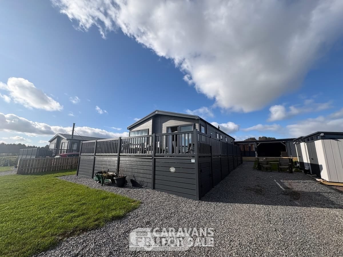 Toronto Lodge ,3 bedrooms , new on site 6 months,Overlooking sea, in St Cyrus
