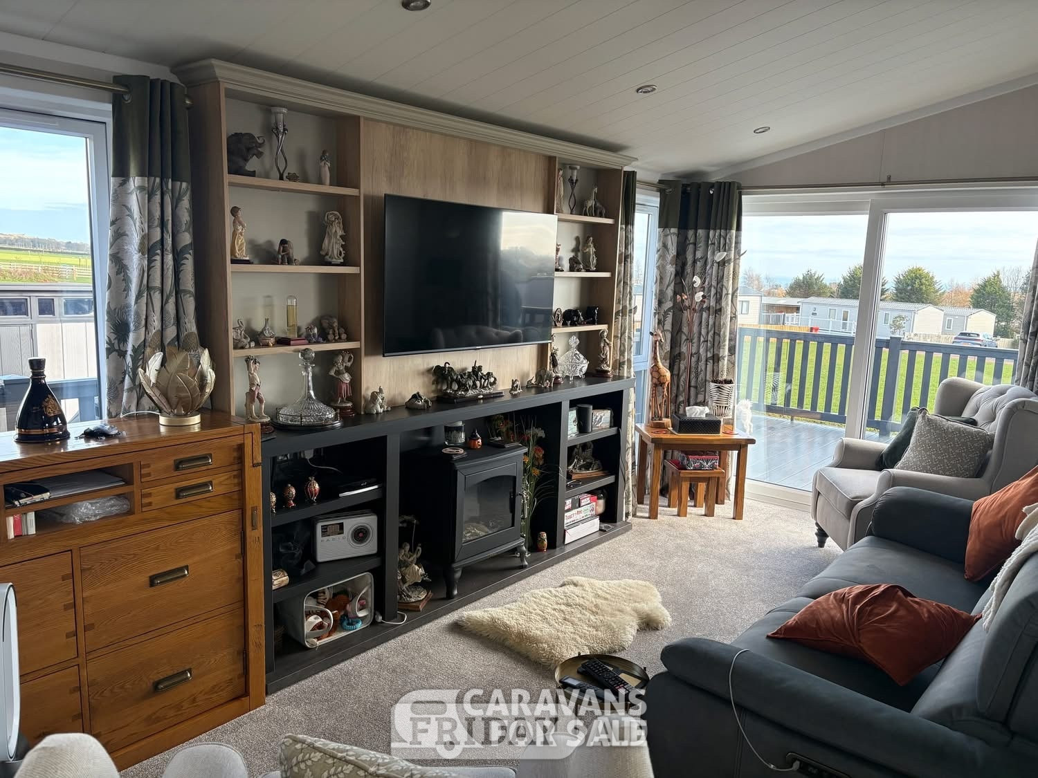 Toronto Lodge ,3 bedrooms , new on site 6 months,Overlooking sea,