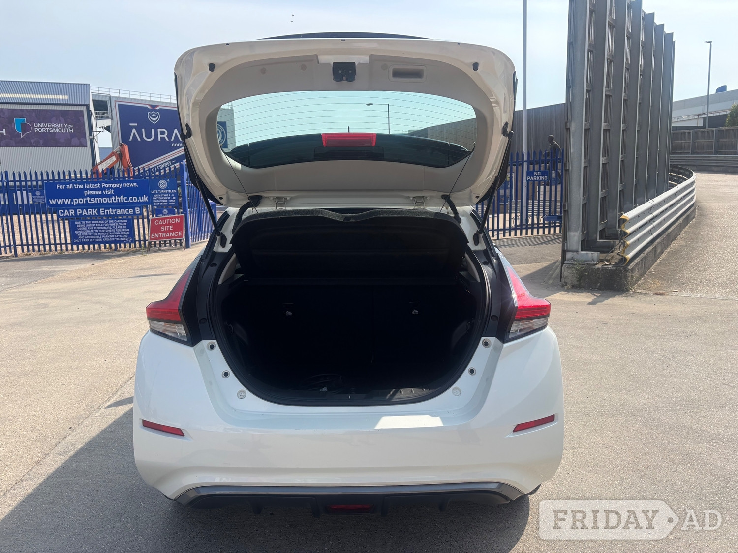 Nissan LEAF 2022 - Cars