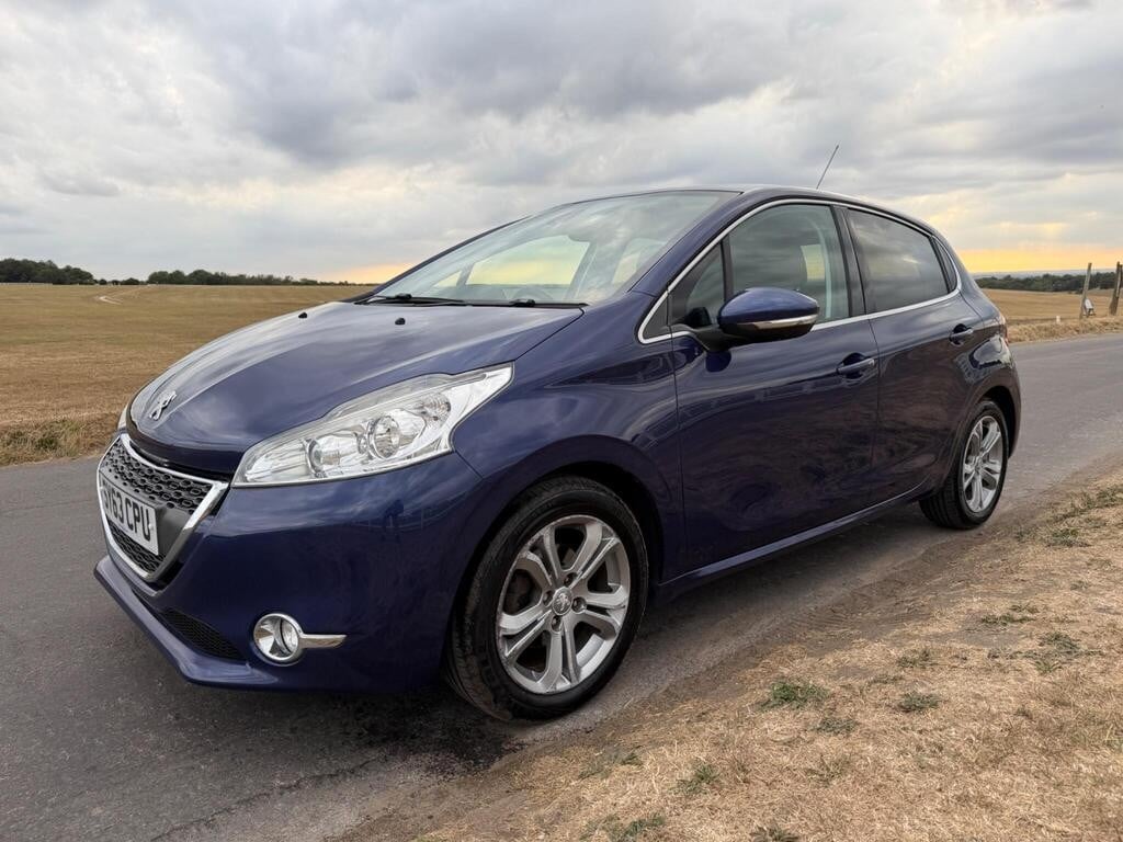 Peugeot 208 2013 - Cars in Epsom