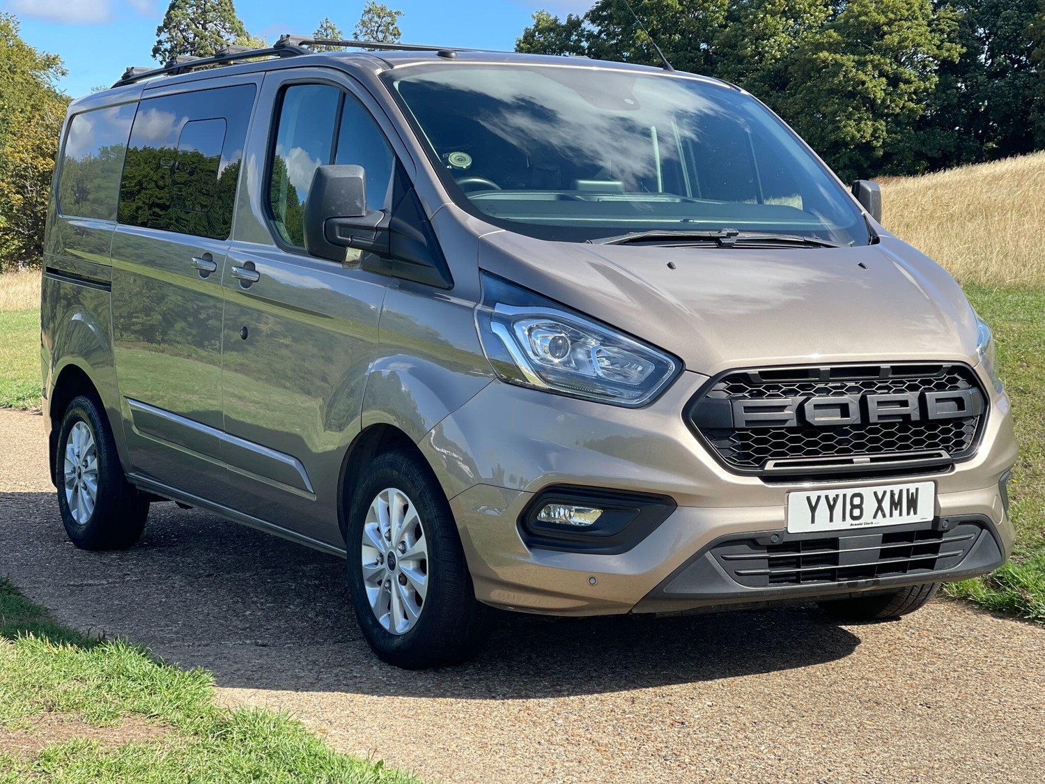 [ berth ]Ford Transit Custom