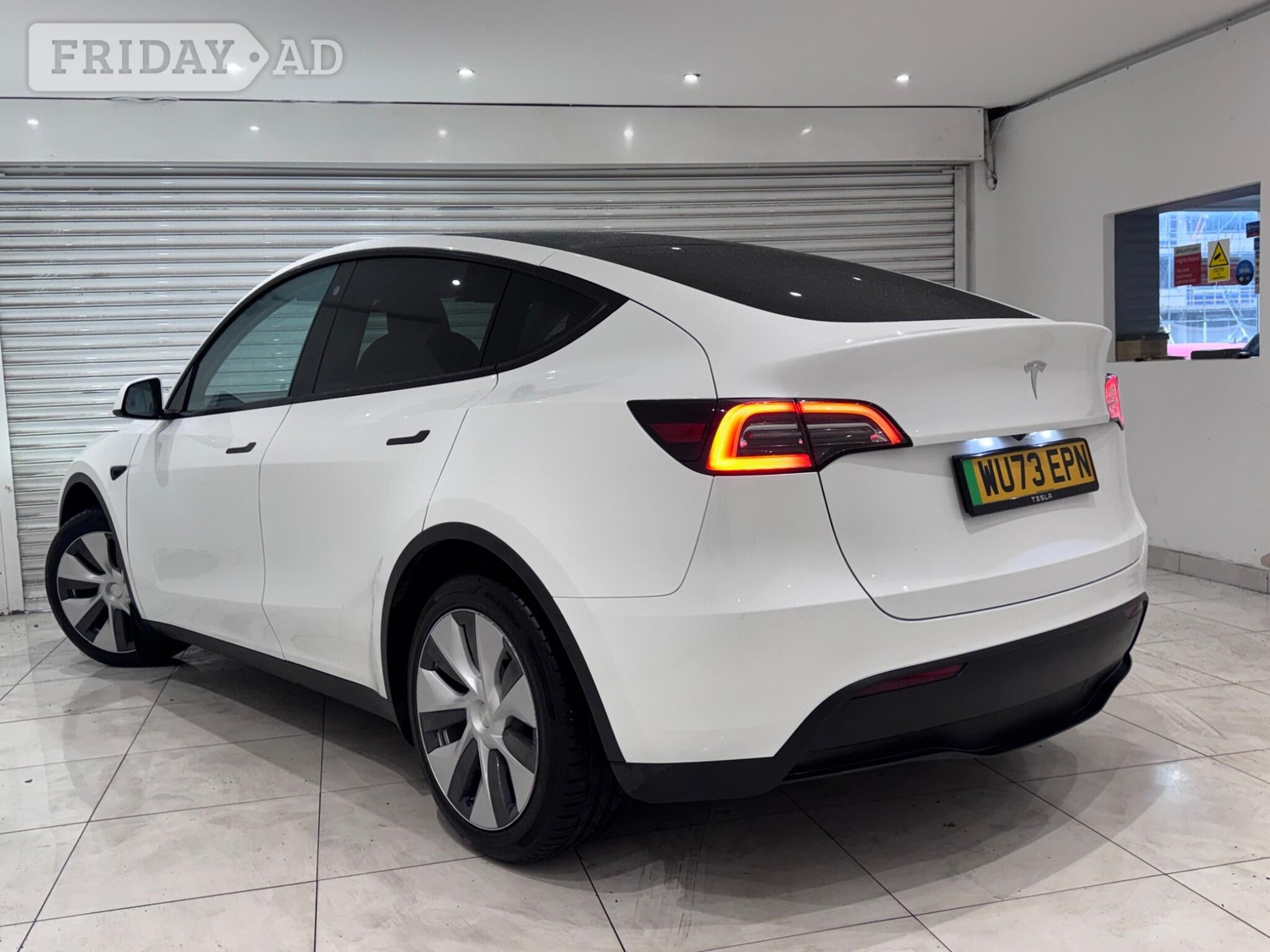 Tesla Model Y 2023 - Cars