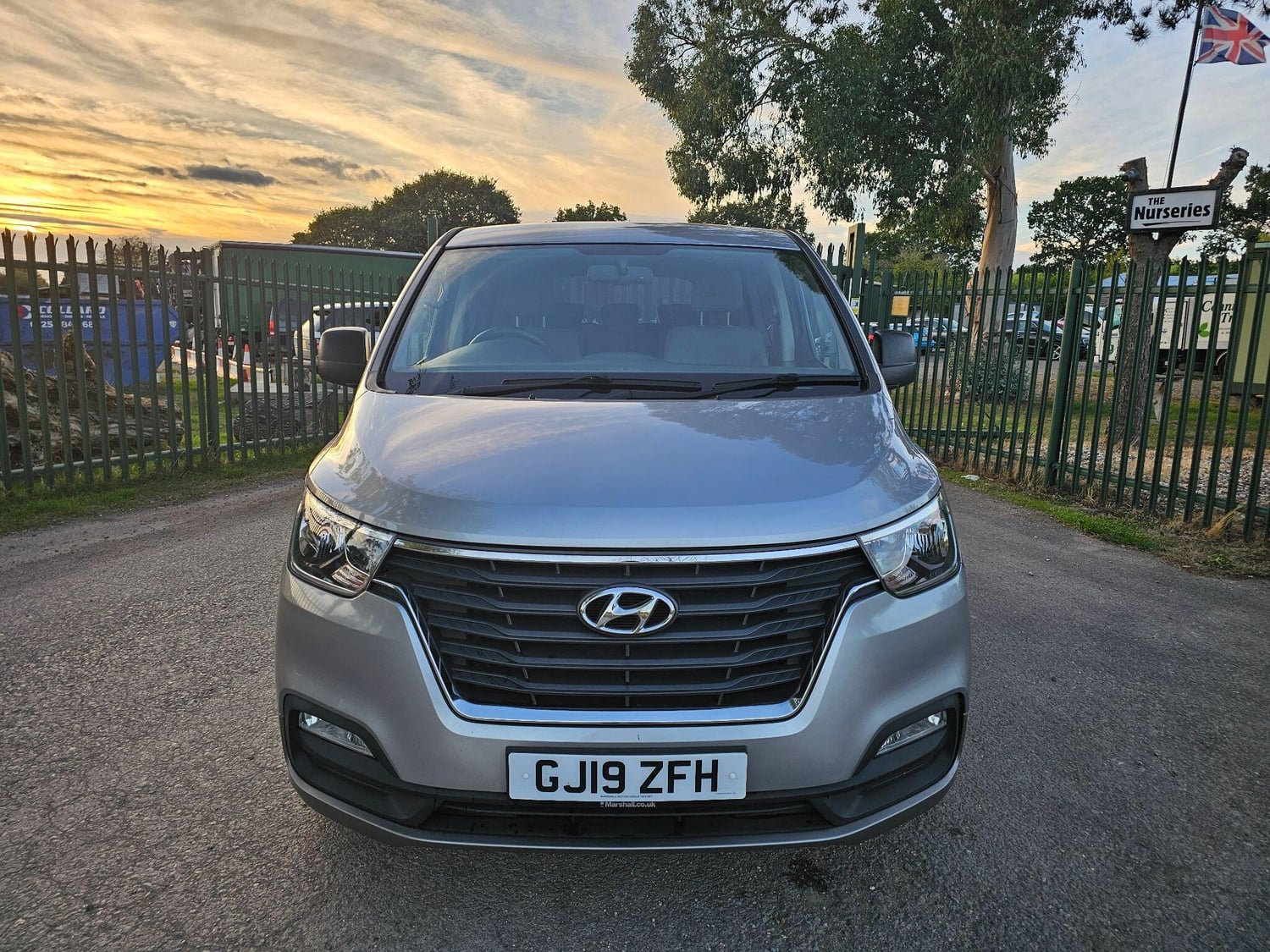 Hyundai i800 Reading