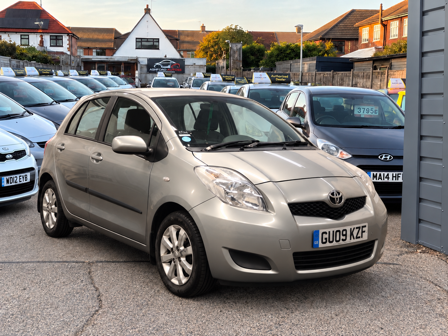 Toyota Yaris 2009 - Cars in Ashford