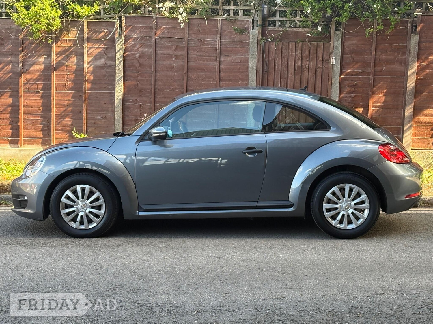 Volkswagen Beetle 2013 - Cars