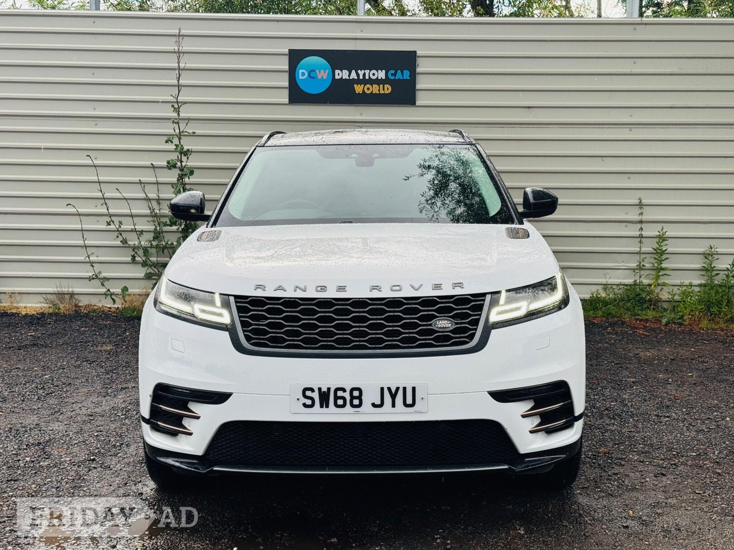 [ berth ]Land Rover Range Rover Velar