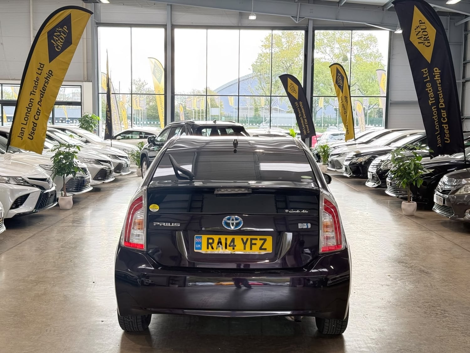 Toyota Prius 2014 - Cars in Reading