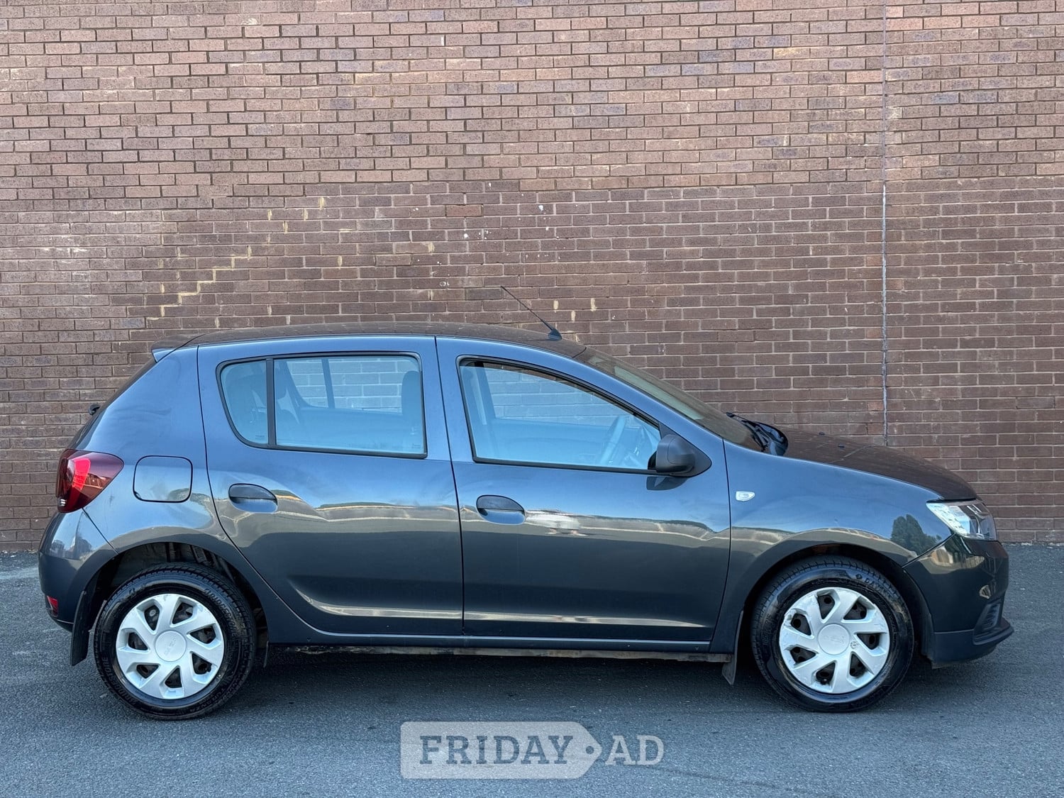 Dacia Sandero 2017 - Cars in Ashford