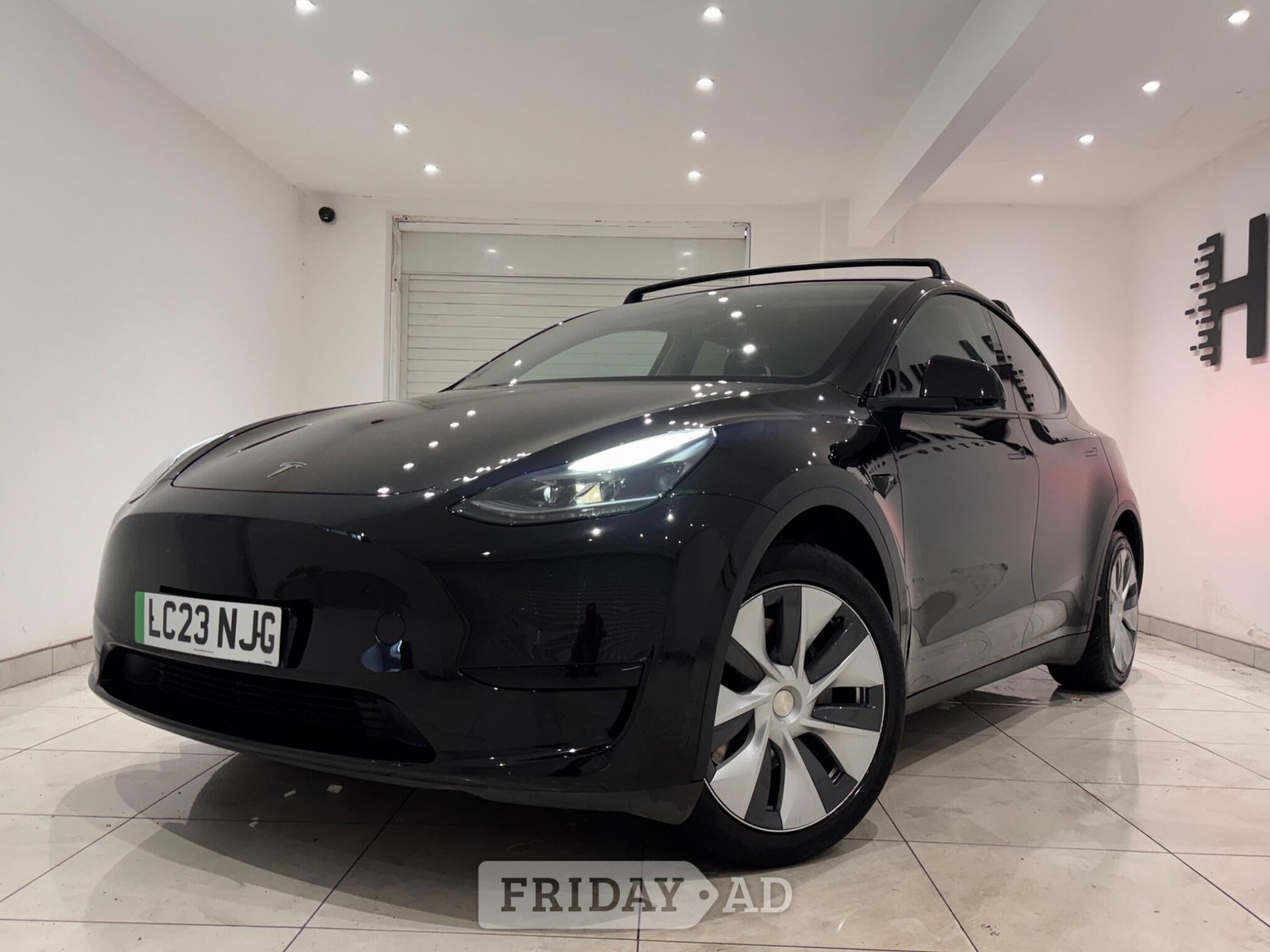 Tesla Model Y 2023 - Cars in Hounslow