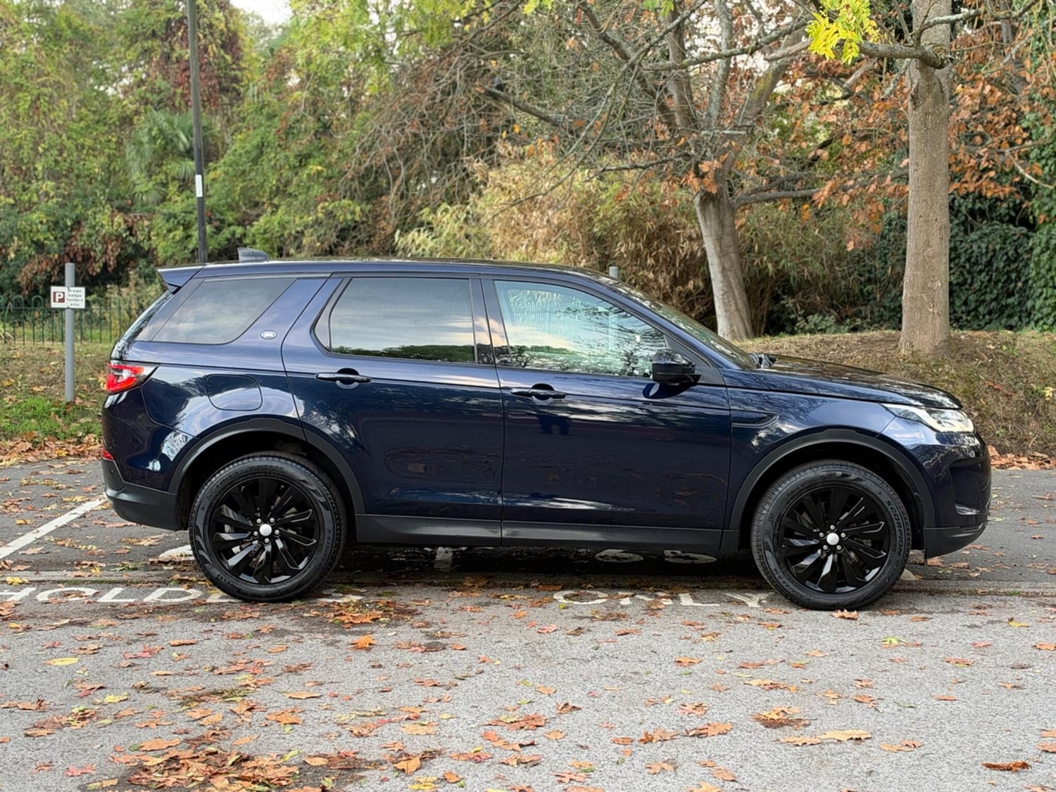 [ berth ]Land Rover Discovery Sport