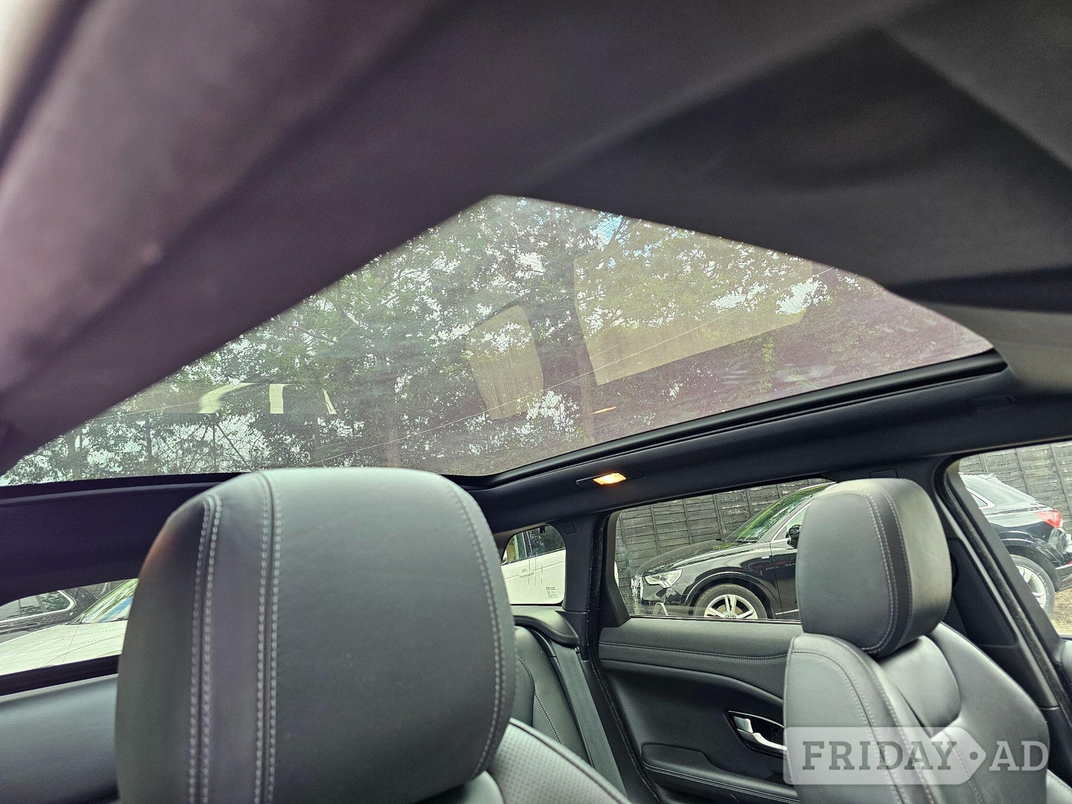 [ berth ]Land Rover Range Rover Evoque