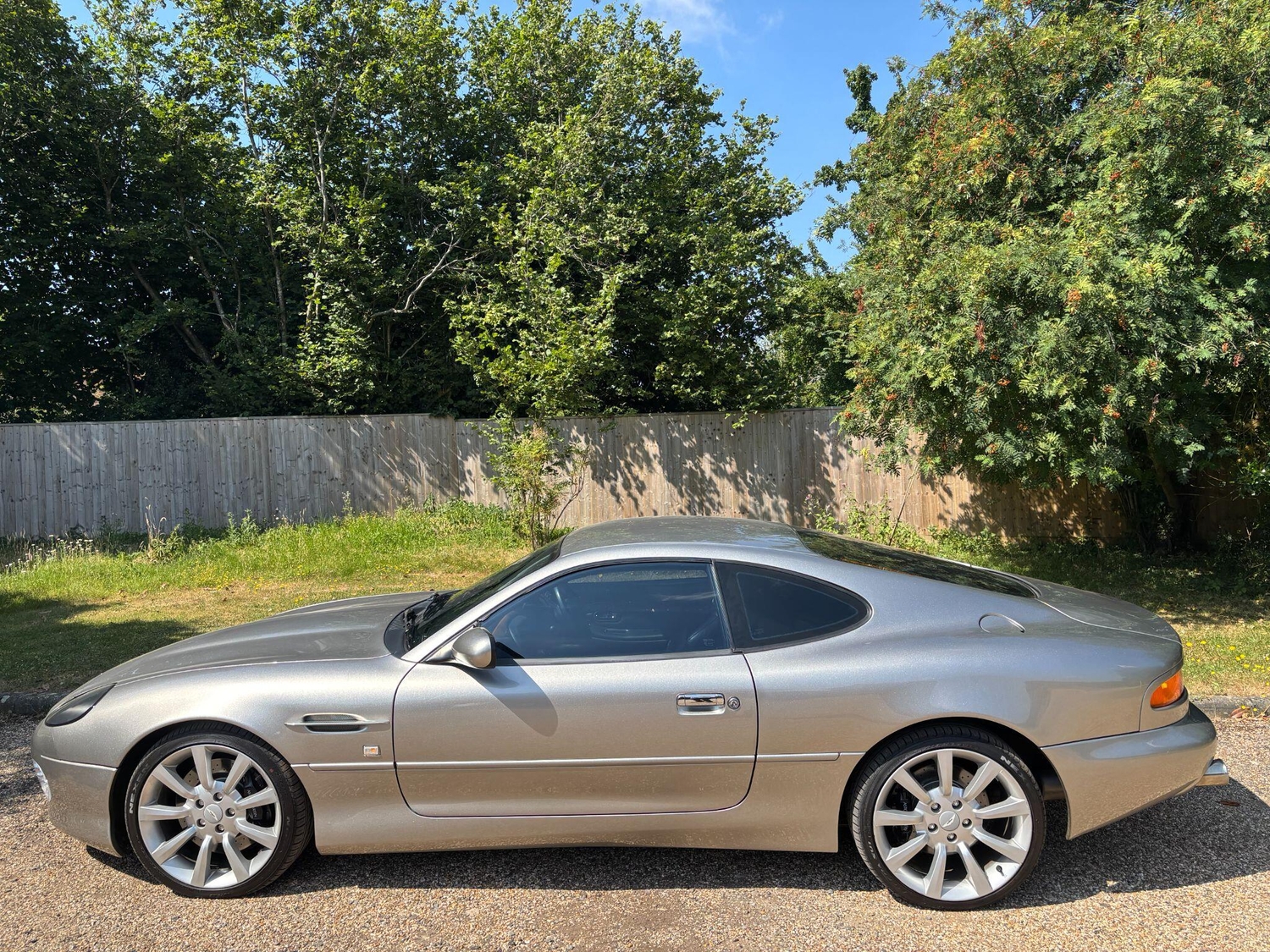 Aston Martin DB7 2002 - Cars