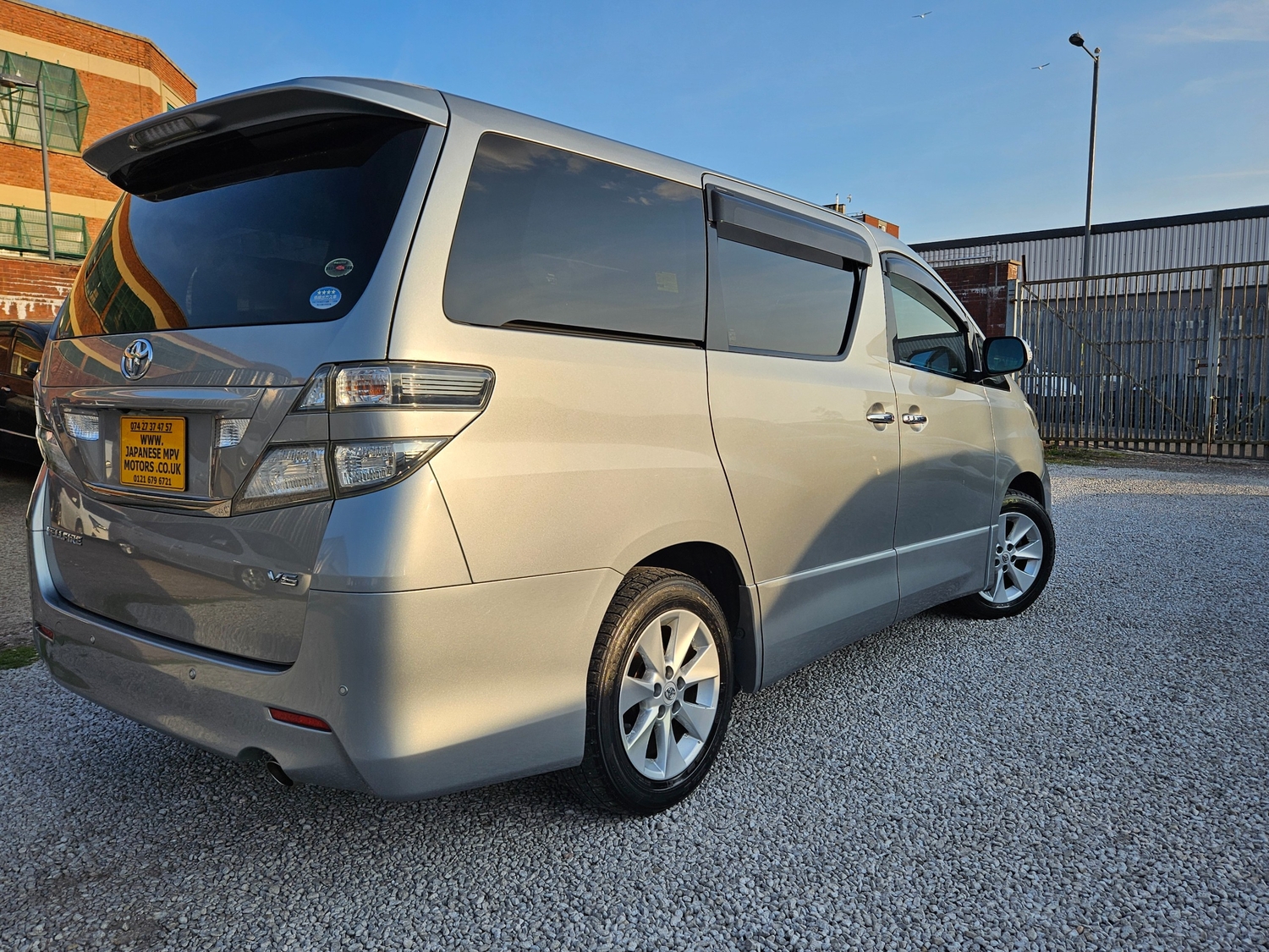 Toyota Vellfire 2010 - Cars in Birmingham