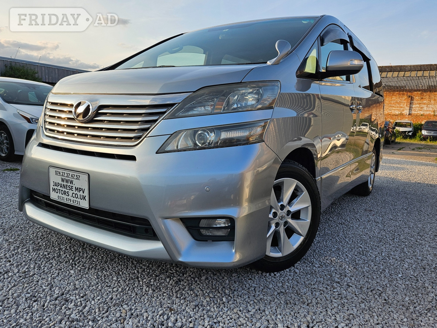 Toyota Vellfire 2010 - Cars