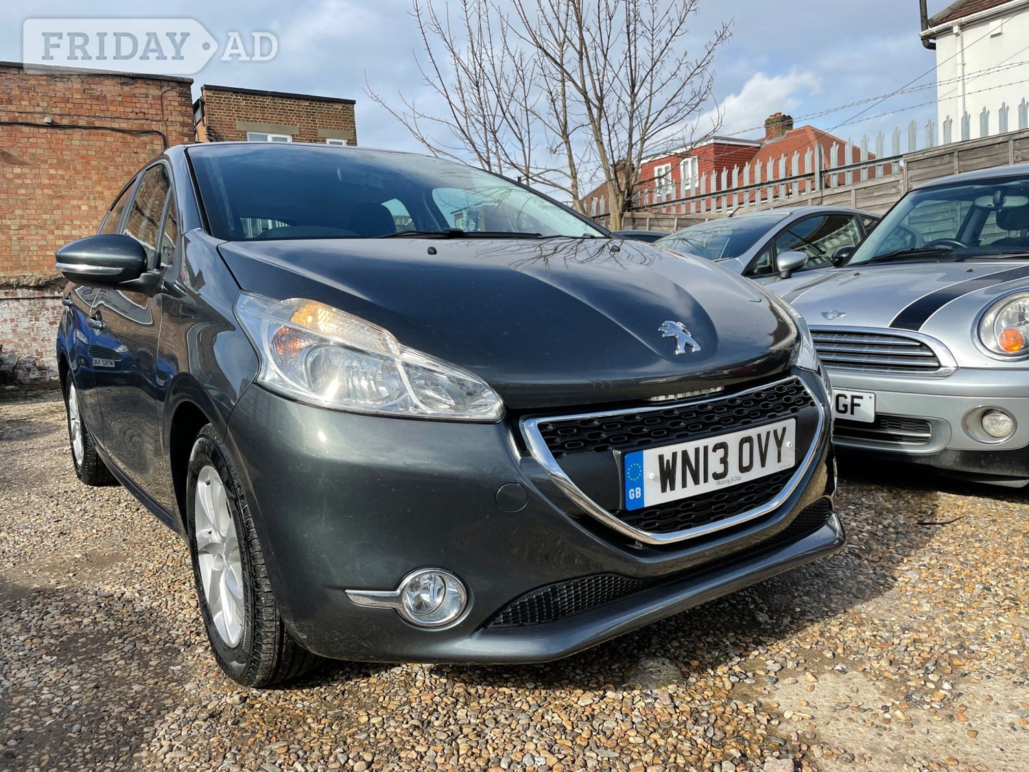 Peugeot 208 2013 in West Molesey