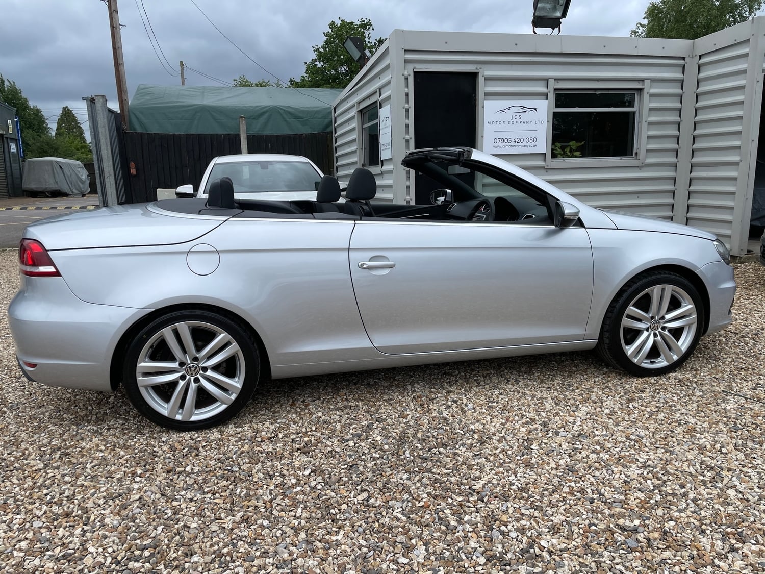 Volkswagen Eos 2013 - Cars in Farnham
