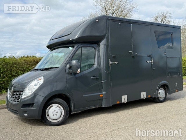 Stable Coachworks Long Stall Renault Horsebox in Banbury