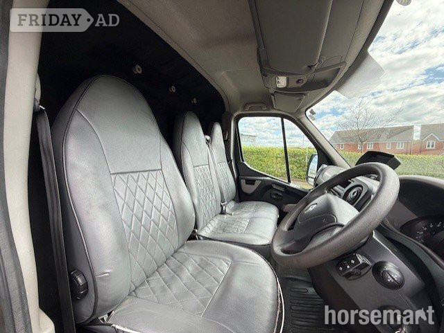 Stable Coachworks Long Stall Renault Horsebox - Trailers & Horseboxes in Banbury