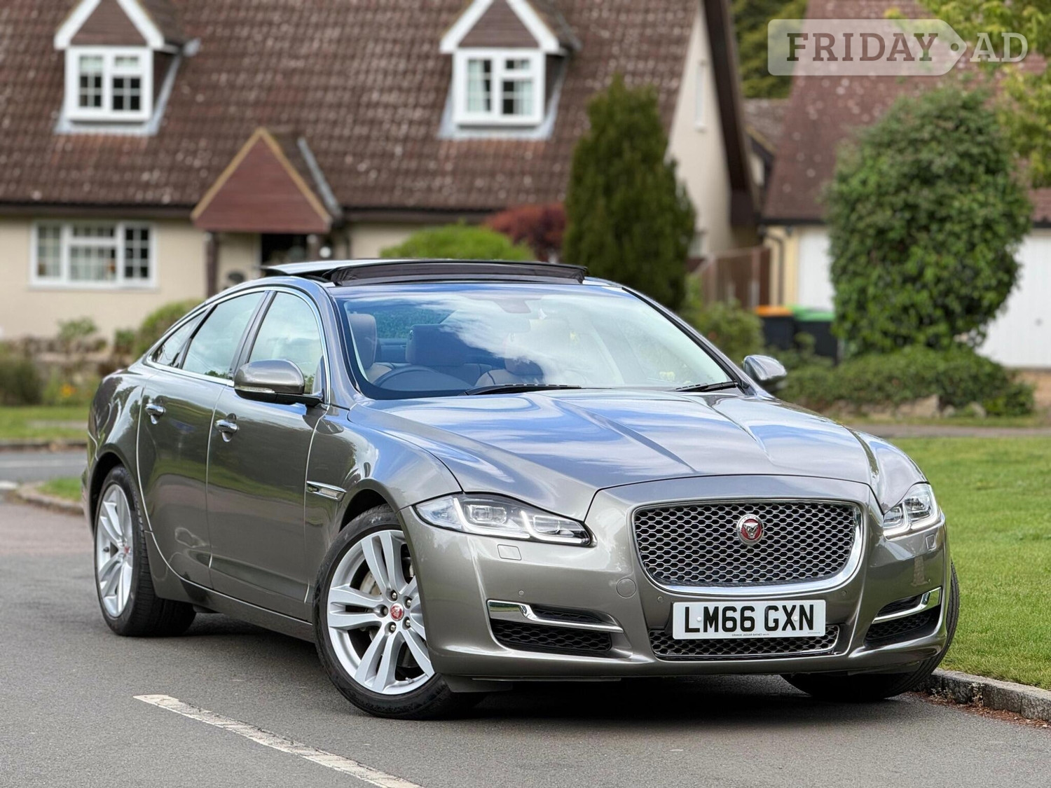 Jaguar XJ 2016 in Bedford