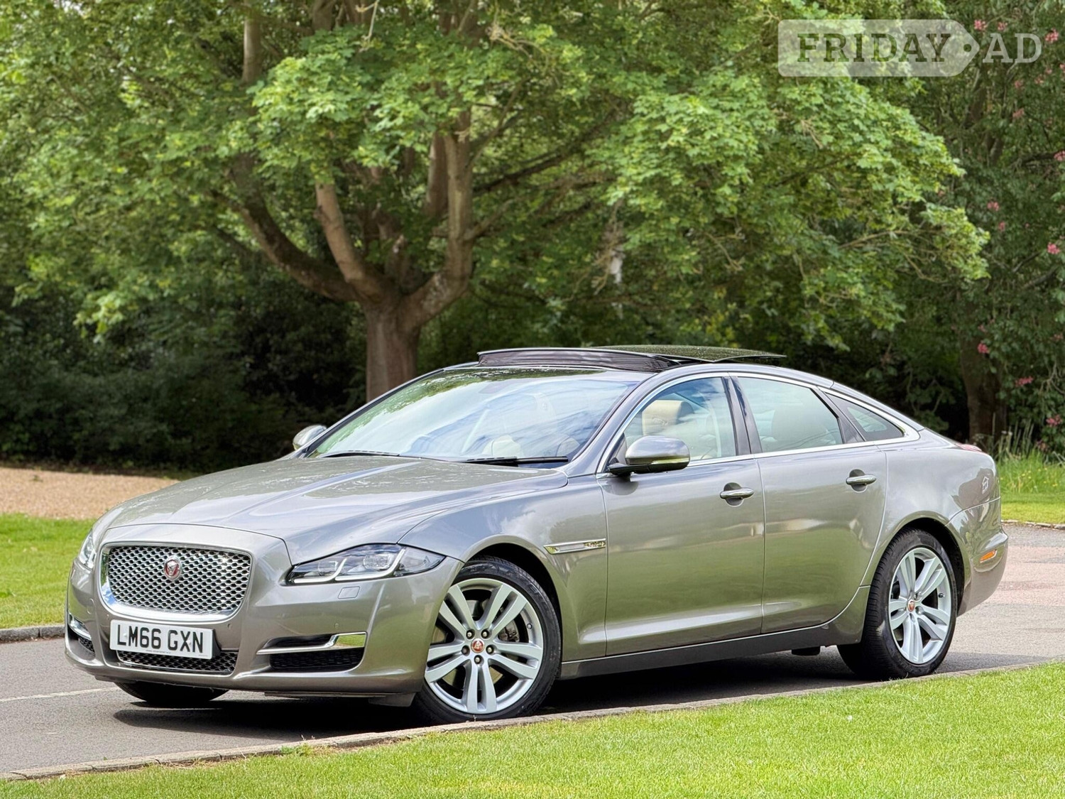 Jaguar XJ 2016 - Cars in Bedford