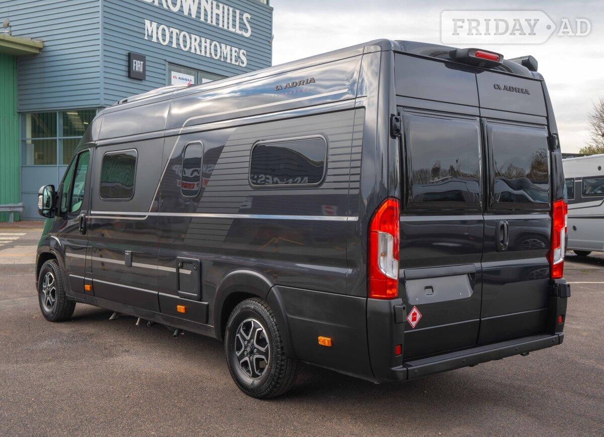 [2 berth ]Adria Twin Supreme 640 SGX 140BHP Auto Fiat 140