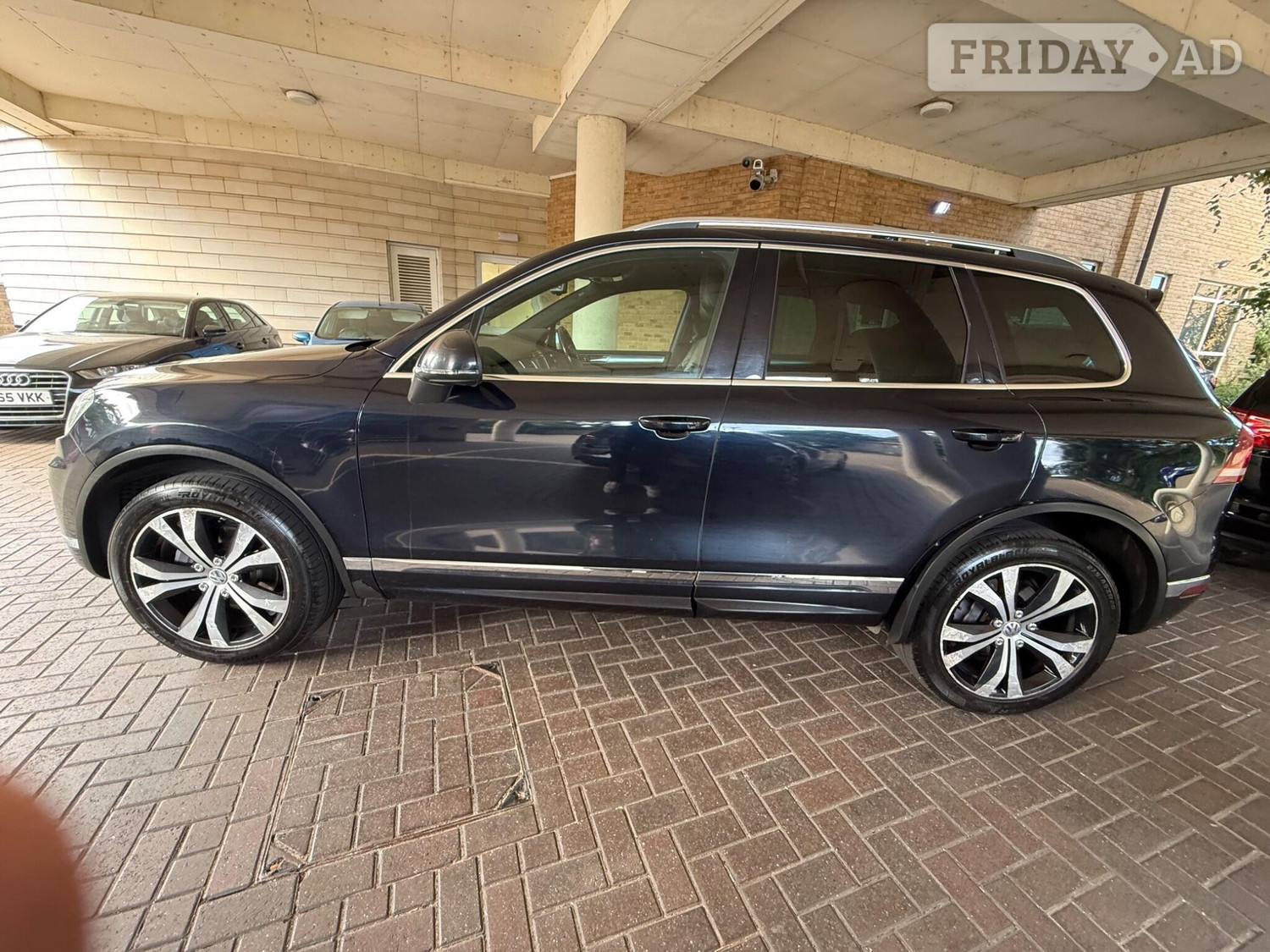 Volkswagen Touareg 2015 - Cars in Staines