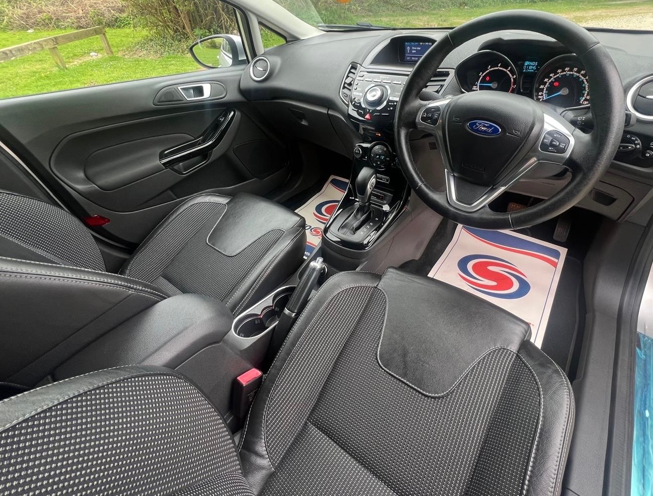 [ berth ]Ford Fiesta
