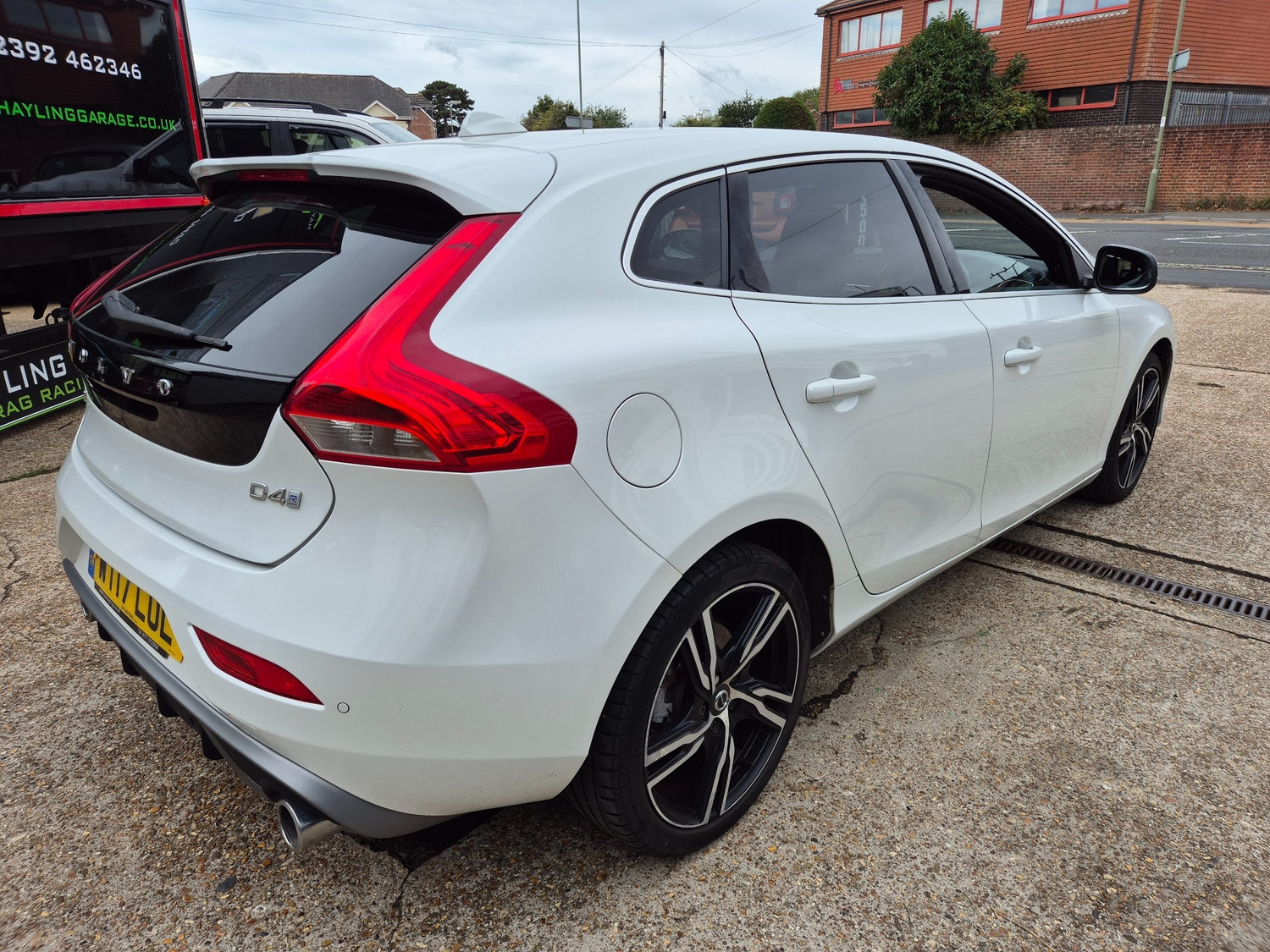 Volvo V40 2017 - Cars in Hayling Island