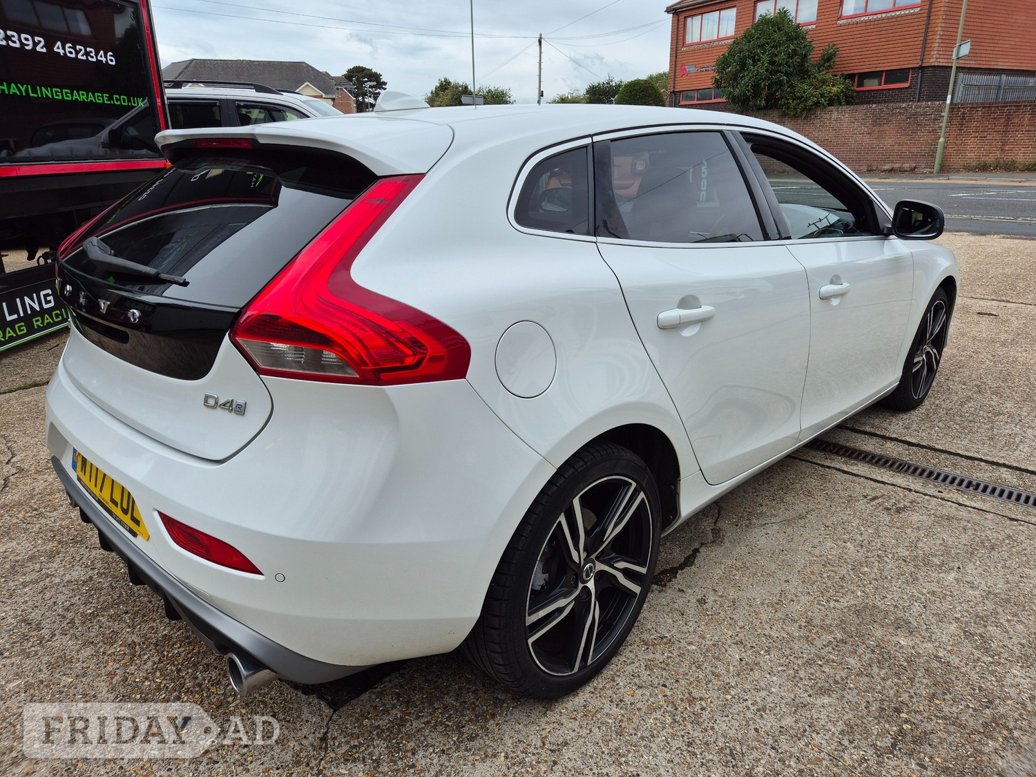 Volvo V40 2017 - Cars in Hayling Island