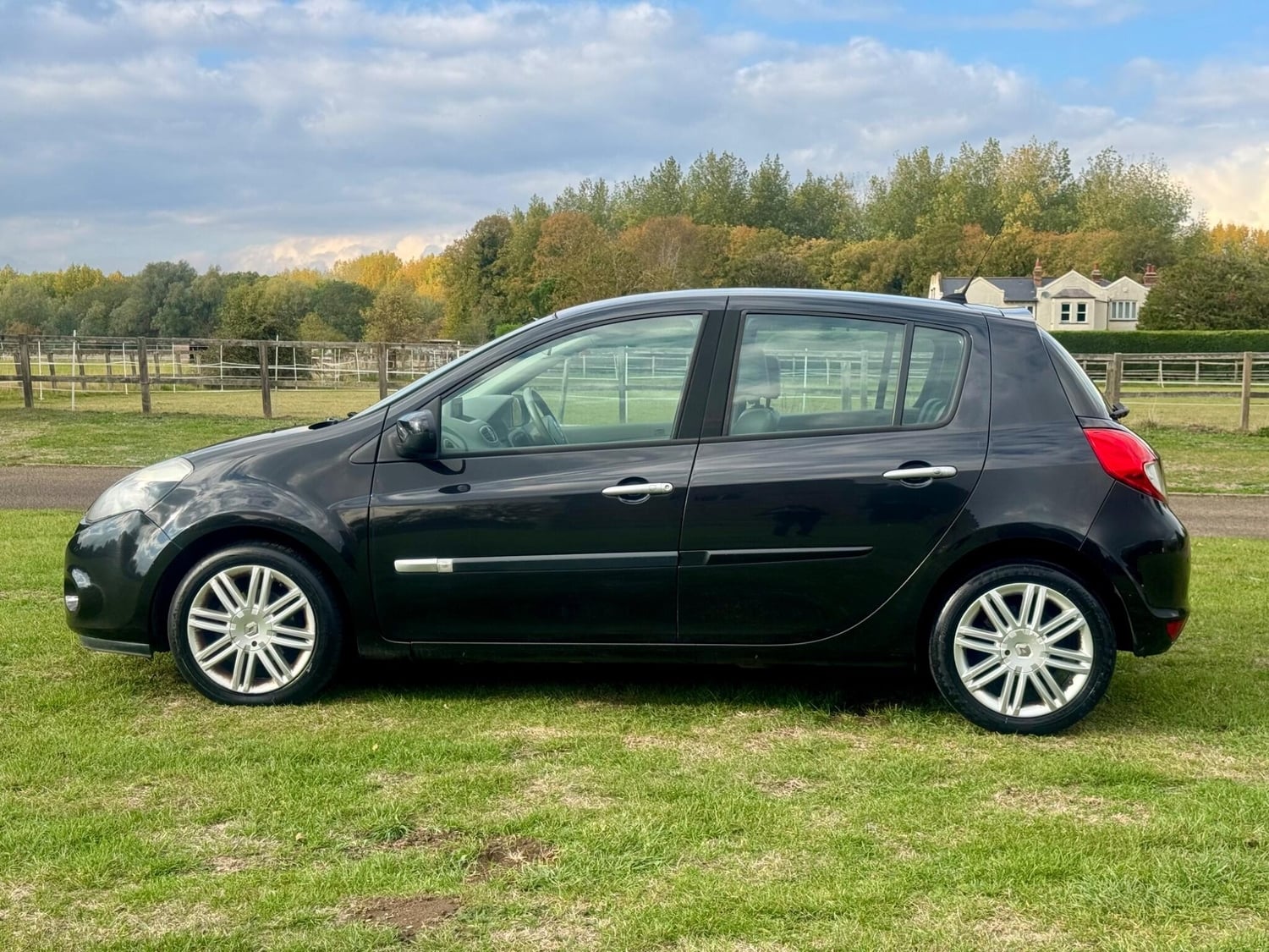 [ berth ]Renault Clio