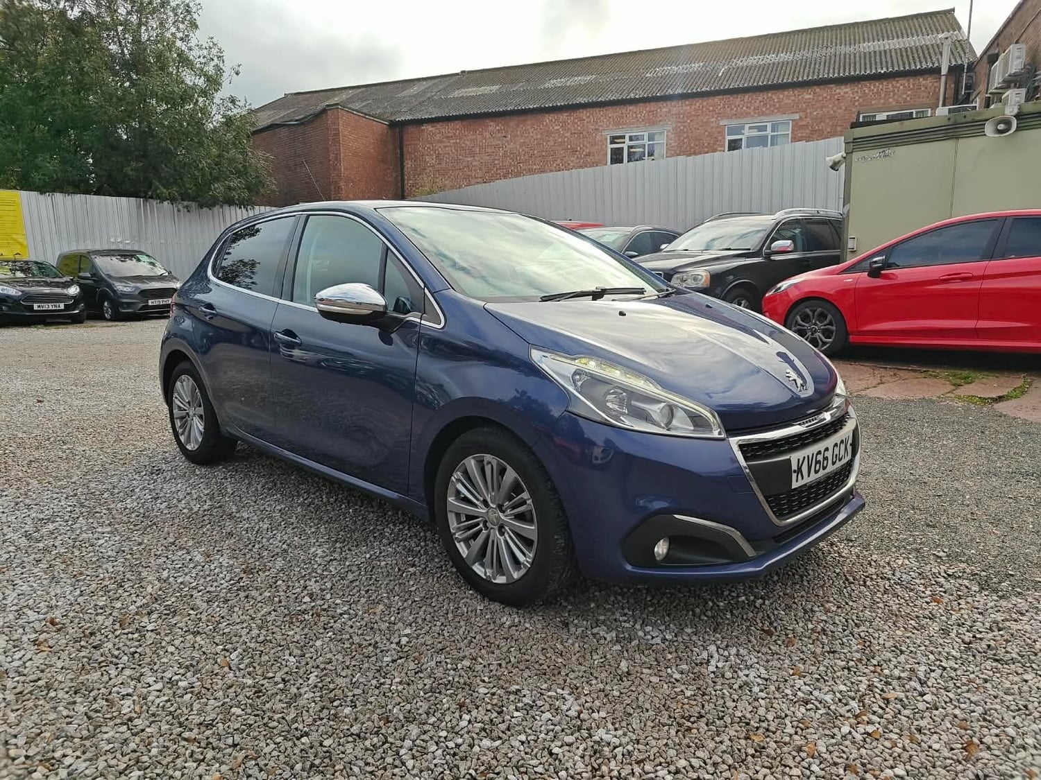 [ berth ]Peugeot 208
