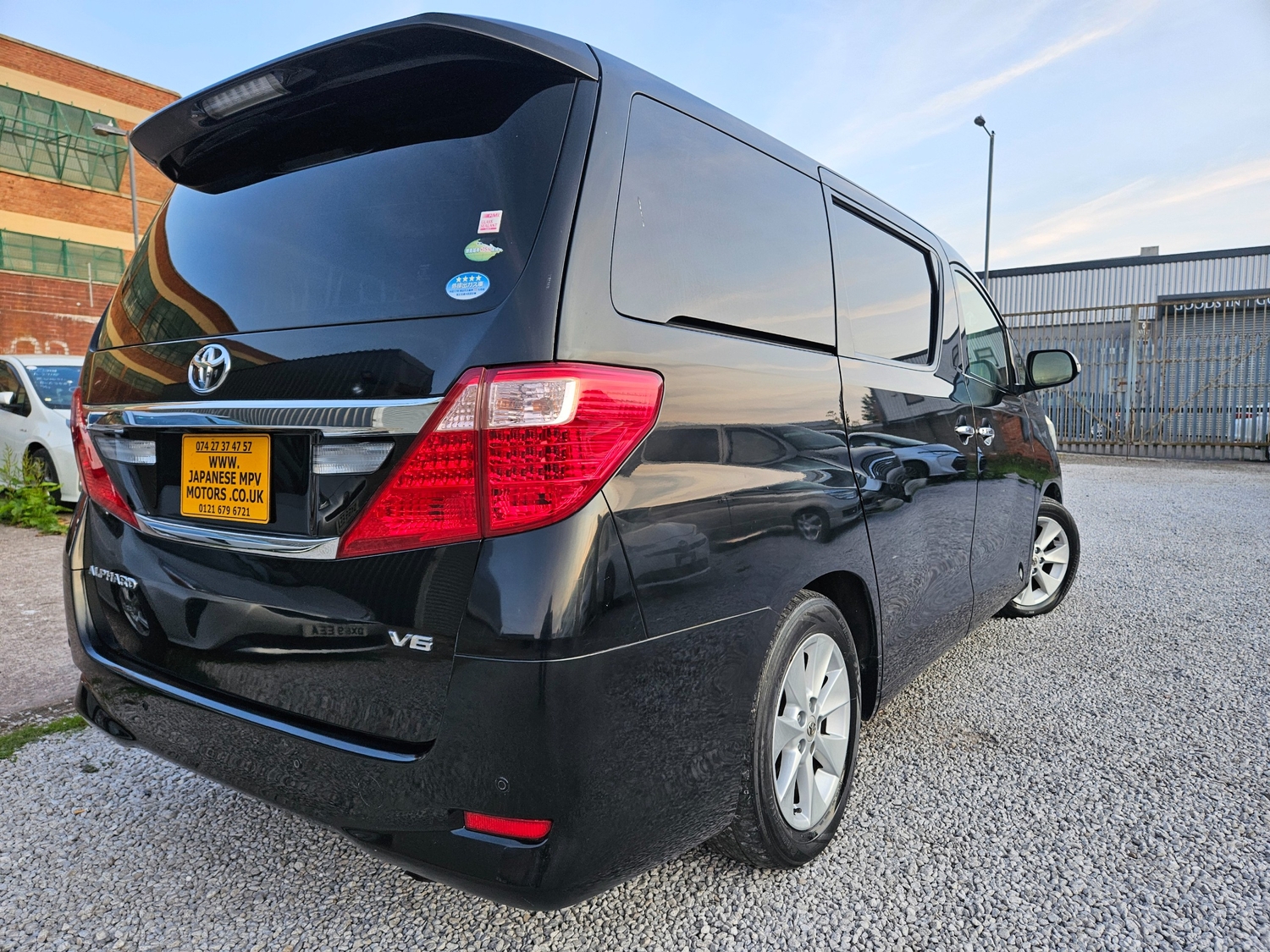 Toyota Alphard 2011 - Cars in Birmingham